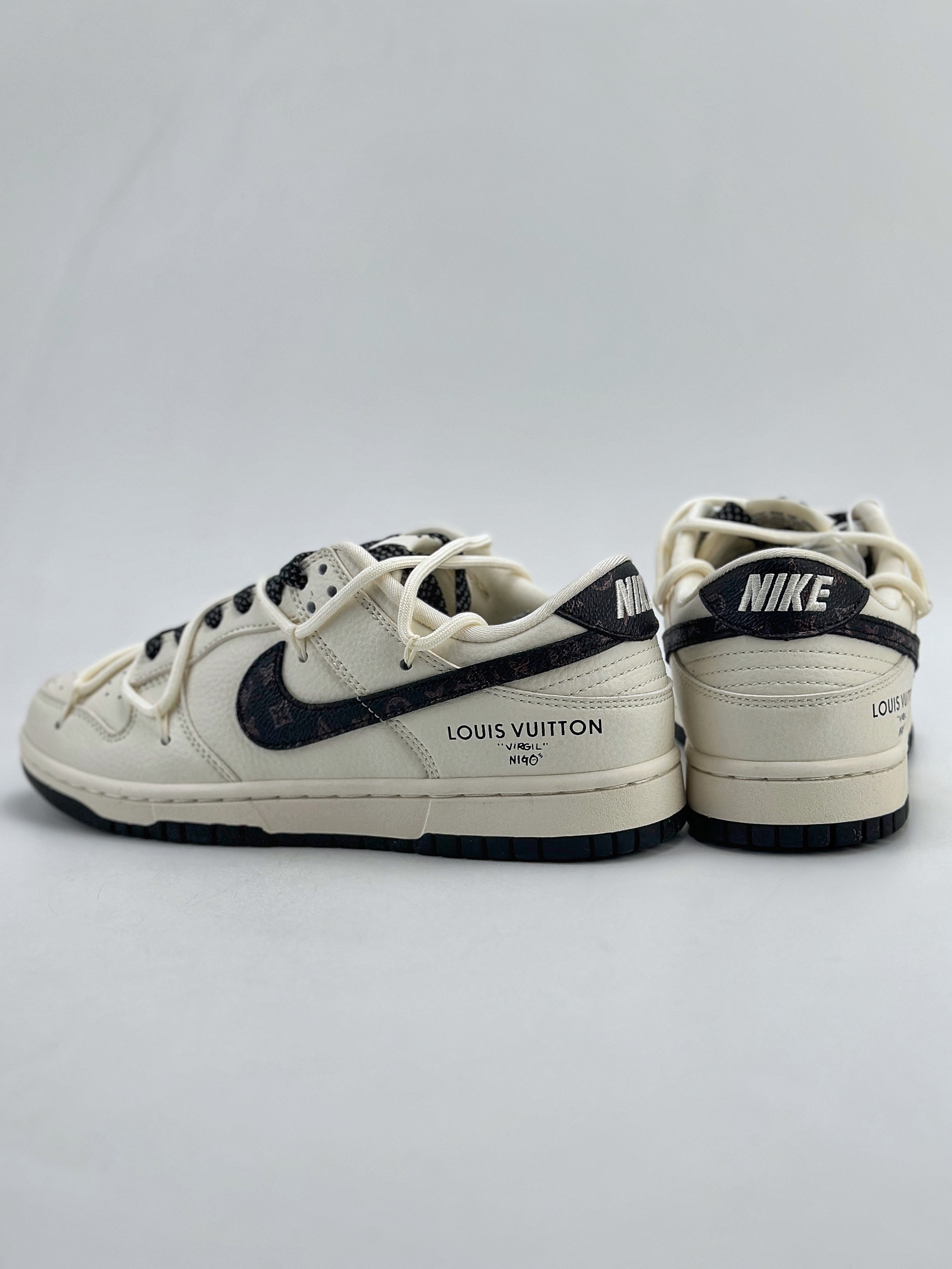 300 Nike SB Dunk Low x Louis Vuitton 白黑满天星 JJ5688-103