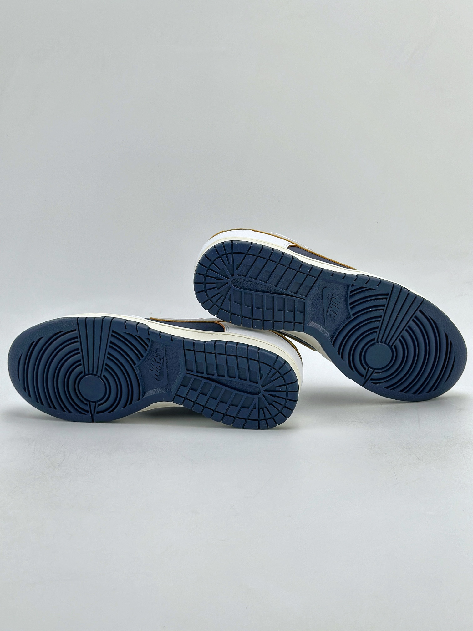 190 NIKE SB Dunk Low x HUF ”NYC” 纽约 刮刮乐 白蓝 FD8775-100