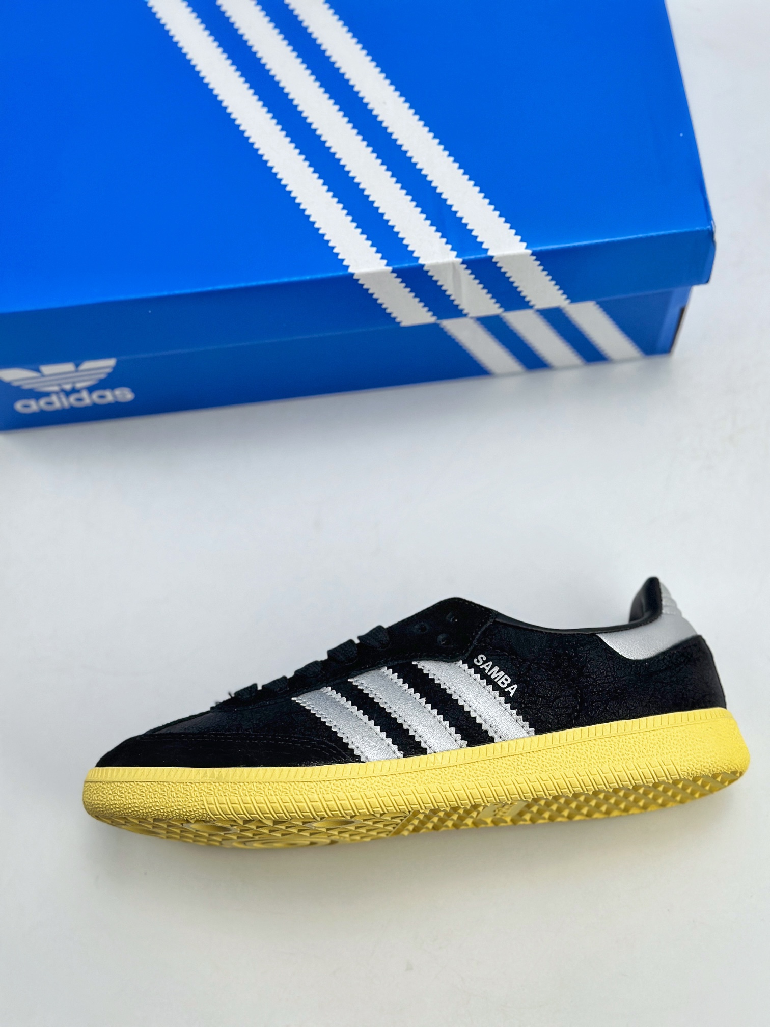 150 adidas originals Samba OG 桑巴舞系列复古经典轻便板鞋 IE8128