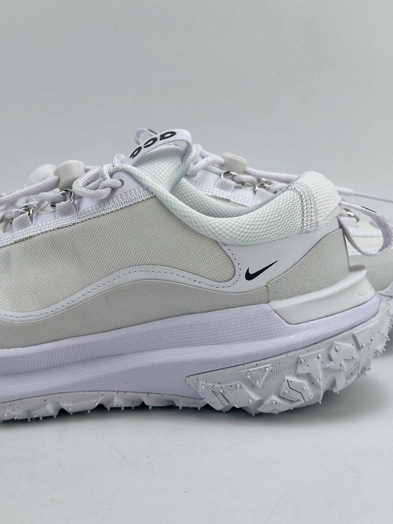 220 NK ACG MOUNTAIN FLY 2 LOW 外户登山列系越跑低帮休闲动运徒步鞋 FZ3311-100