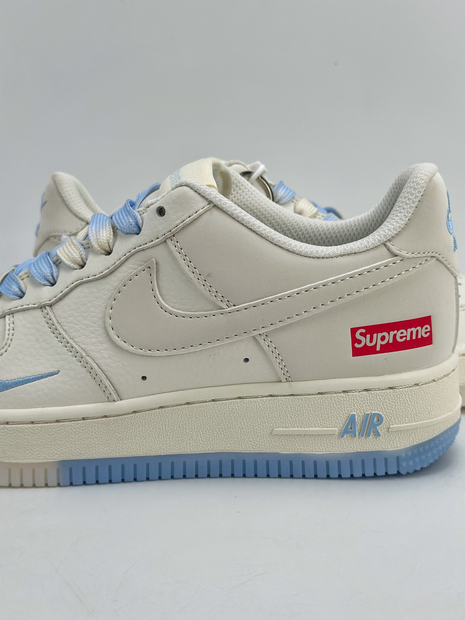 240 Nike Air Force 1 Low 07 x Supreme 白天蓝小钩 BB9599-202
