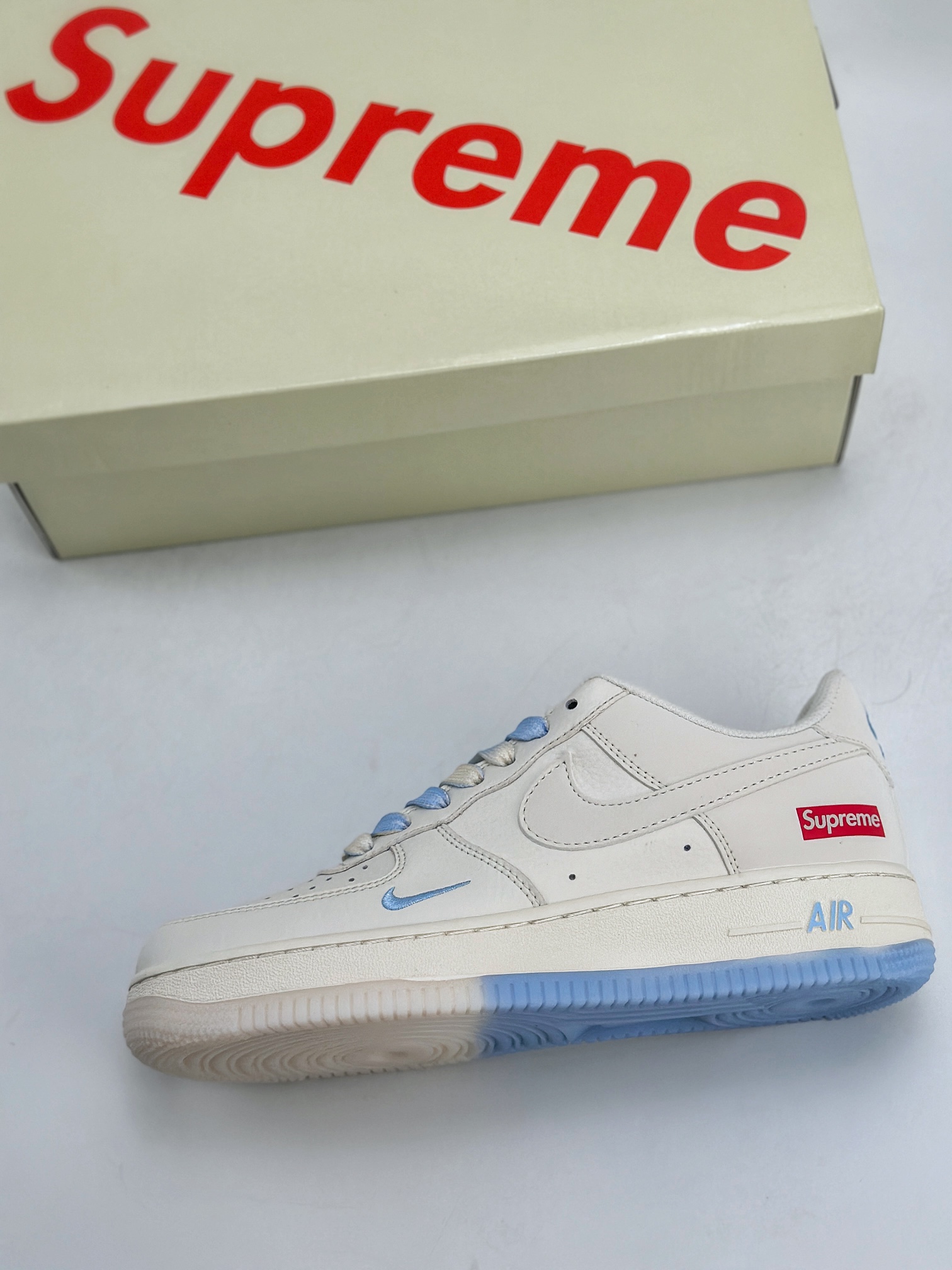 240 Nike Air Force 1 Low 07 x Supreme 白天蓝小钩 BB9599-202