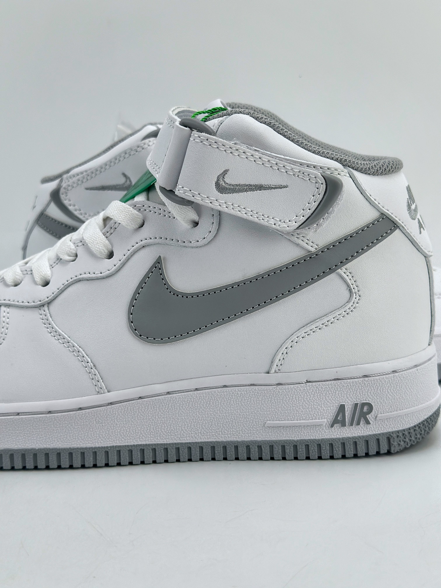 220 Nike Air Force 1 Mid 07 ”White/Metallic” 白灰 DV0806-100