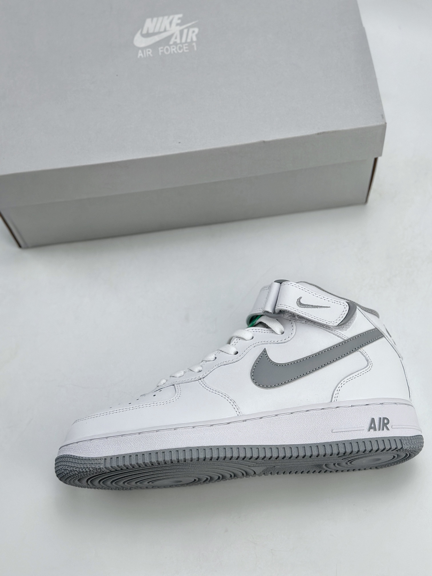 220 Nike Air Force 1 Mid 07 ”White/Metallic” 白灰 DV0806-100
