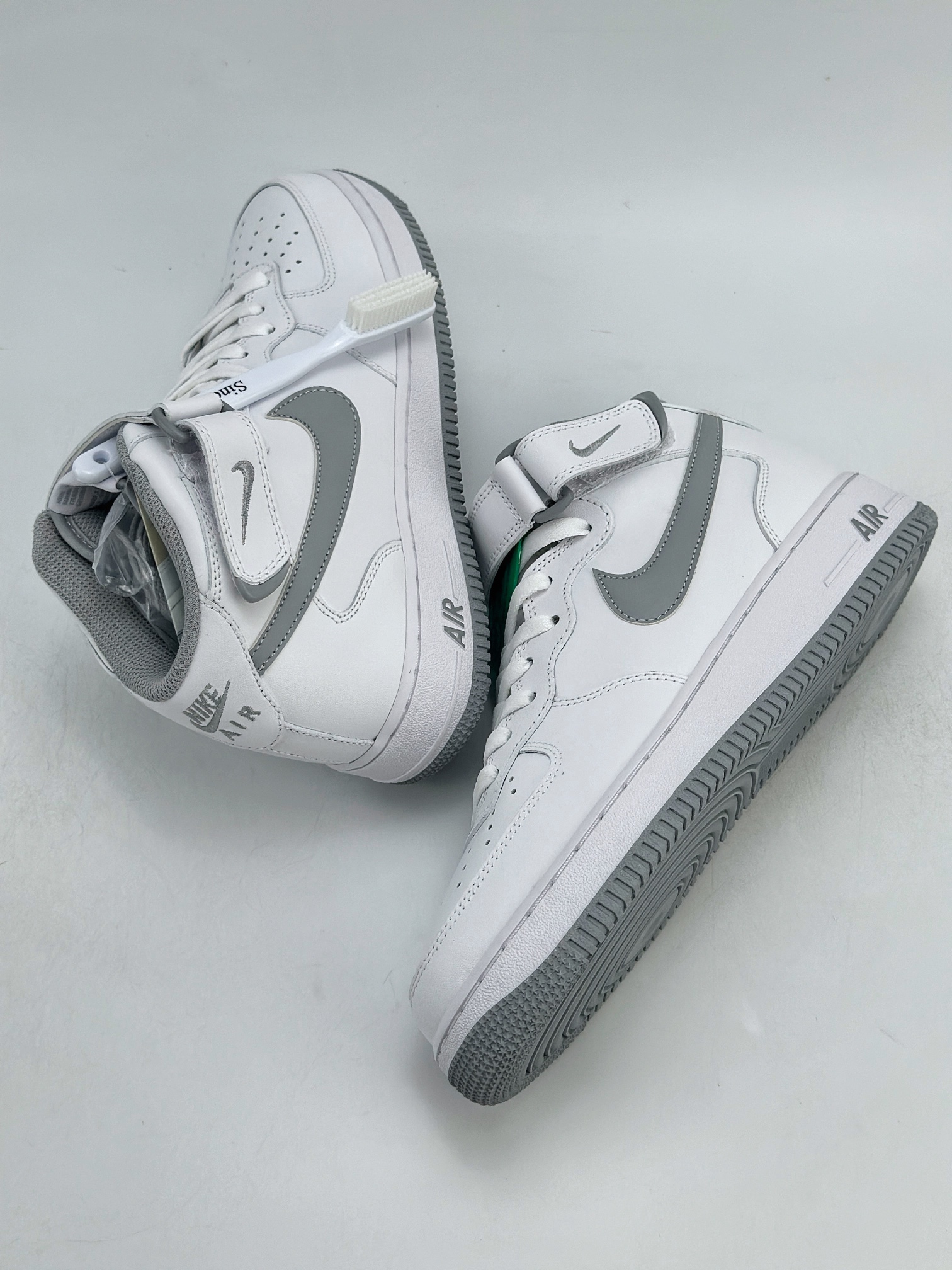 220 Nike Air Force 1 Mid 07 ”White/Metallic” 白灰 DV0806-100