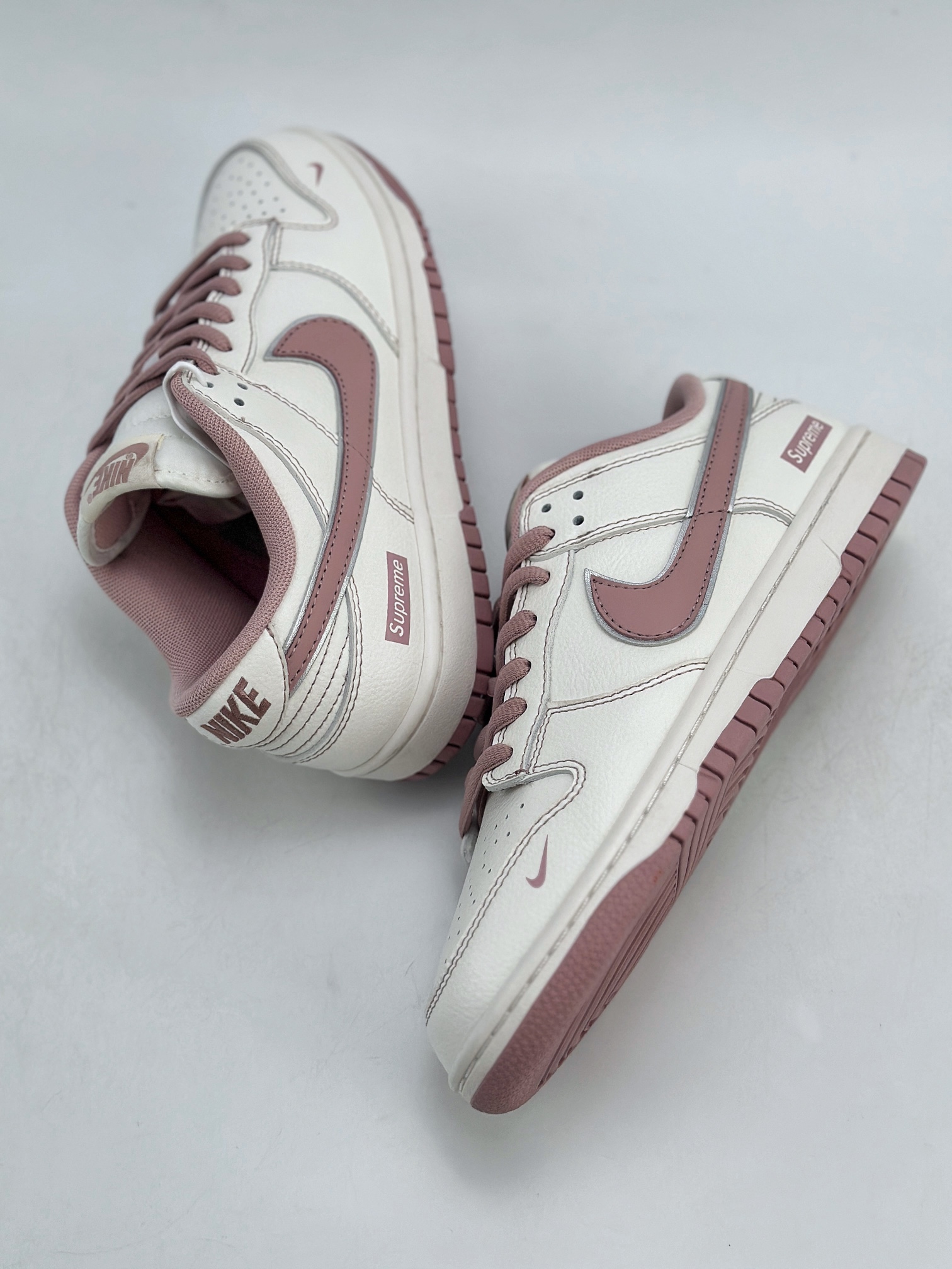 180 NIKE SB Dunk Low x Suprme 白藕粉 DY1503-006