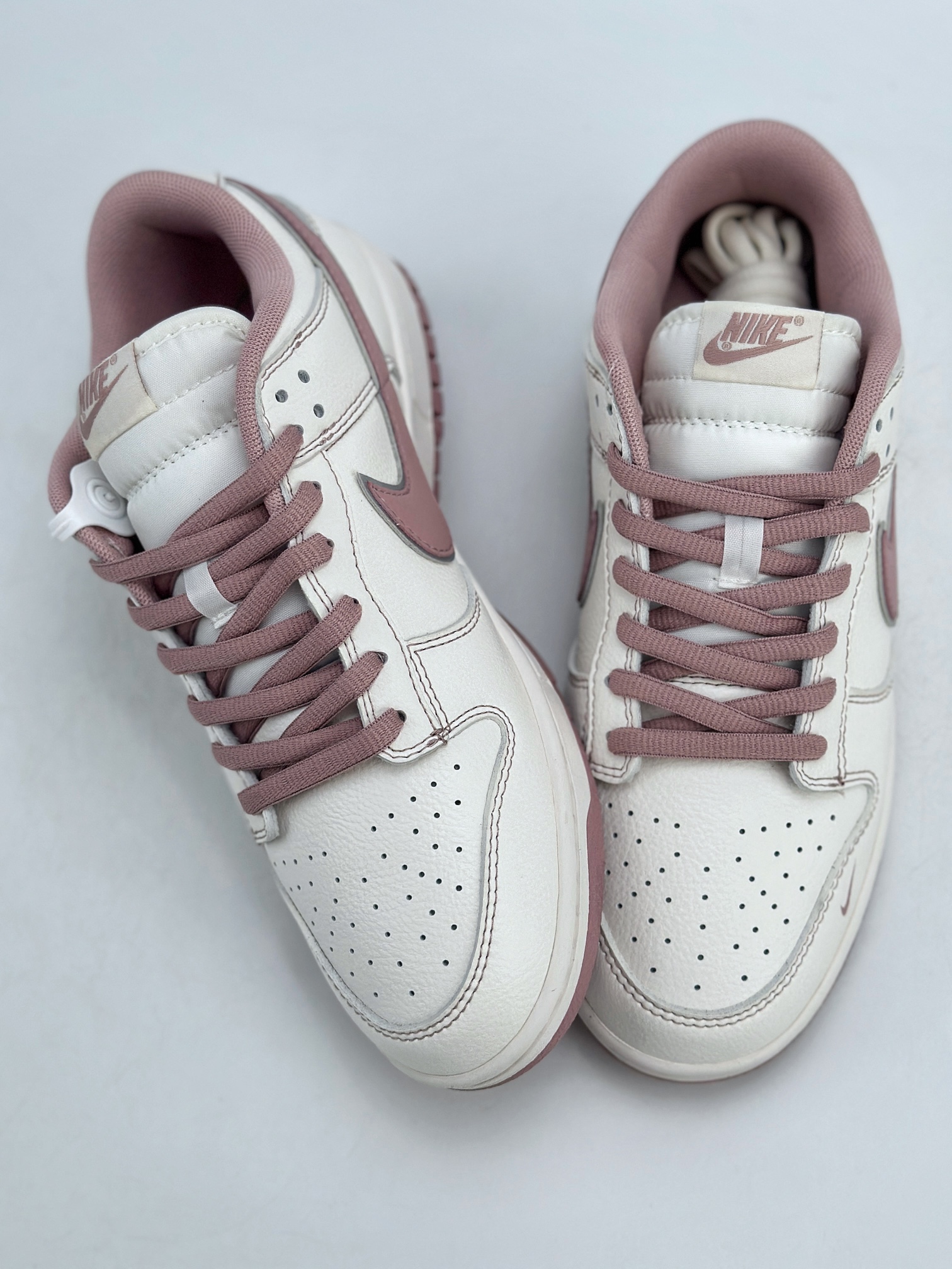 180 NIKE SB Dunk Low x Suprme 白藕粉 DY1503-006