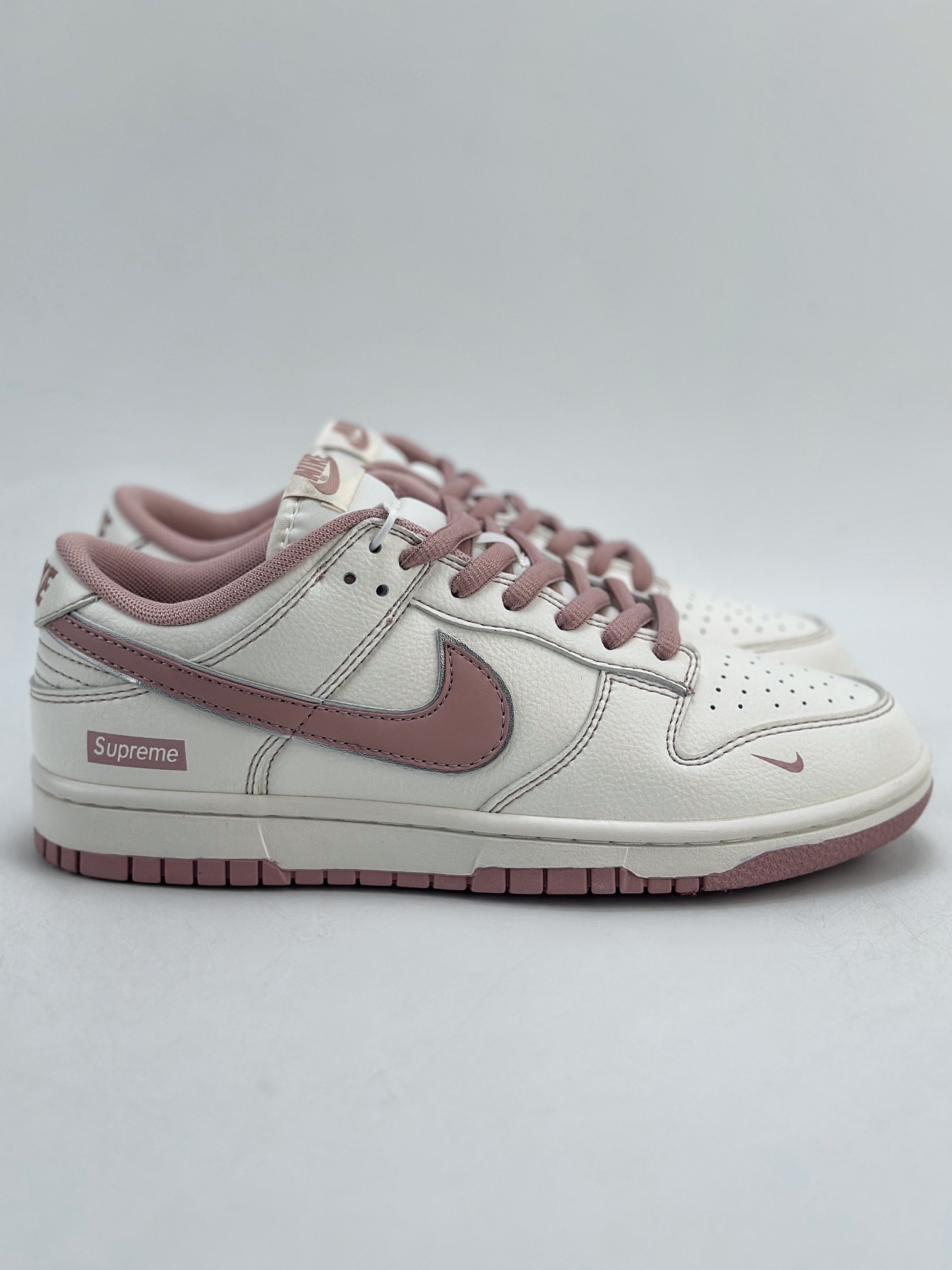 180 NIKE SB Dunk Low x Suprme 白藕粉 DY1503-006