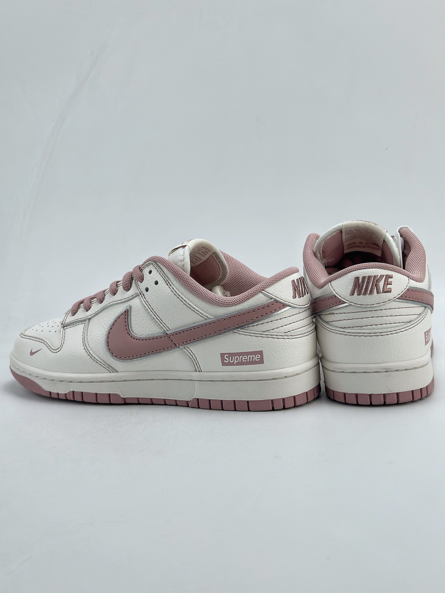 180 NIKE SB Dunk Low x Suprme 白藕粉 DY1503-006