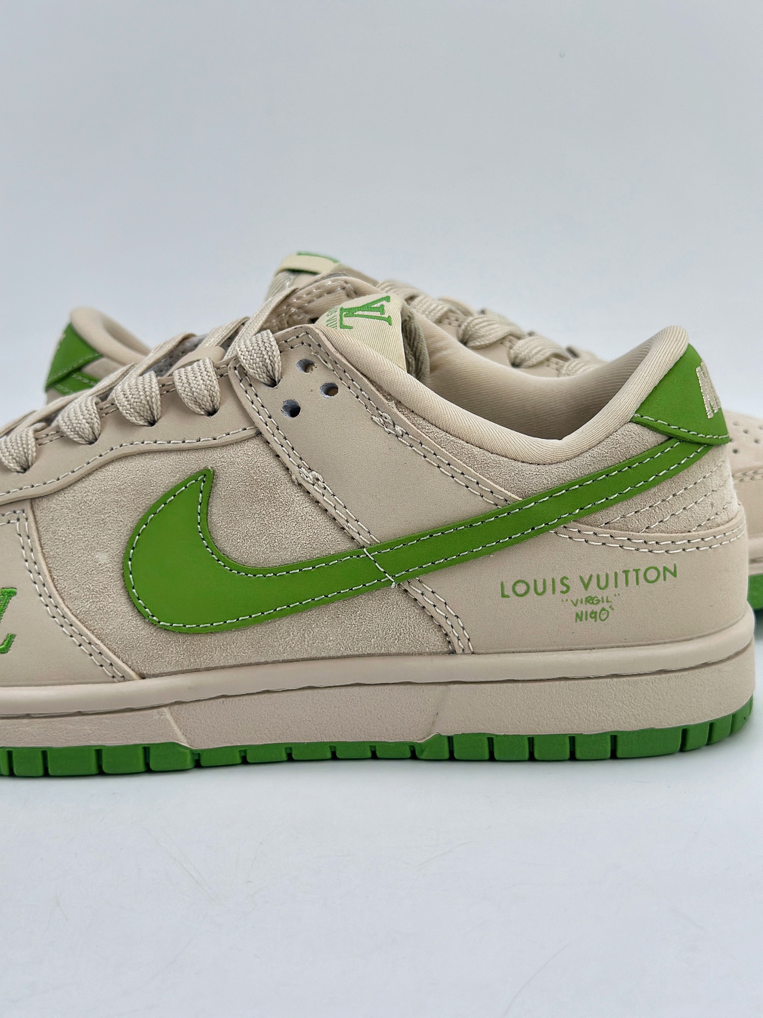 280 Nike SB Dunk Low x Louis Vuitton 翻毛棕绿 XB3802-345