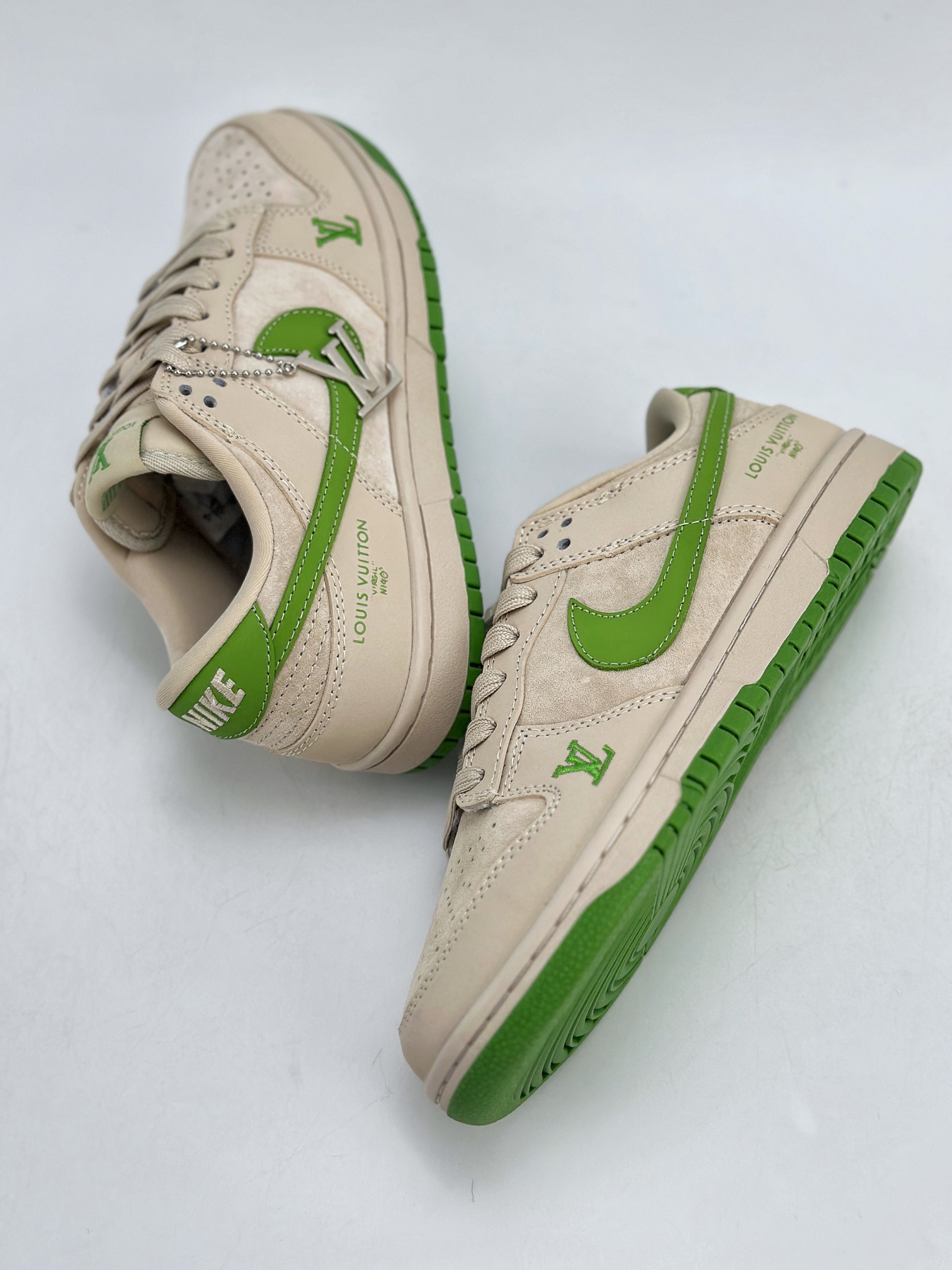 280 Nike SB Dunk Low x Louis Vuitton 翻毛棕绿 XB3802-345