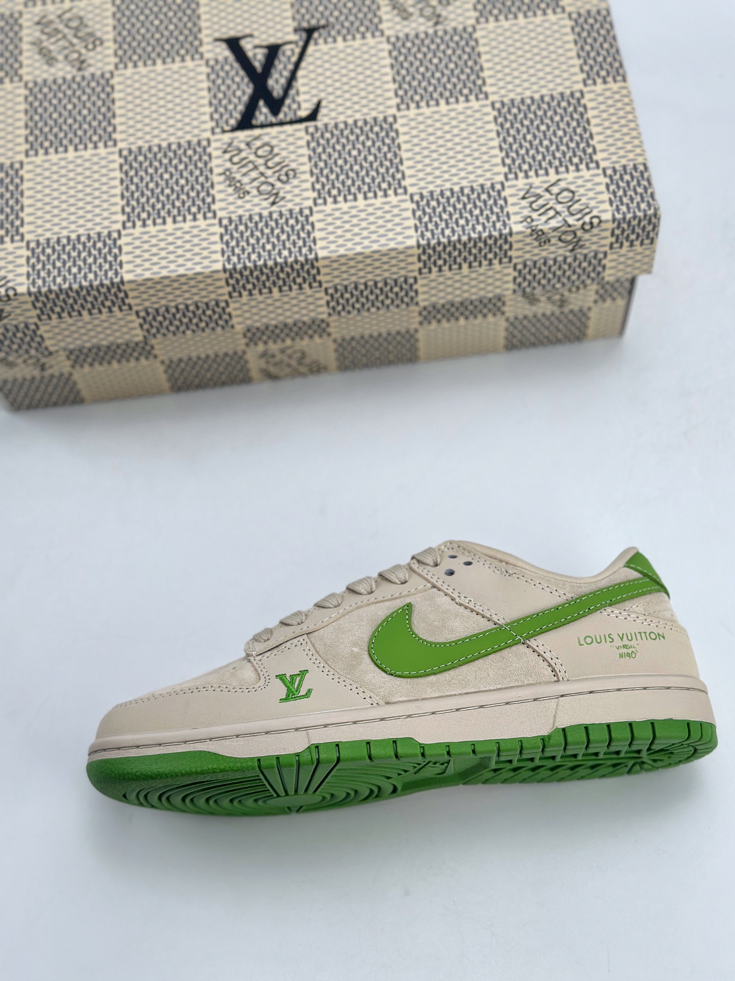 280 Nike SB Dunk Low x Louis Vuitton 翻毛棕绿 XB3802-345