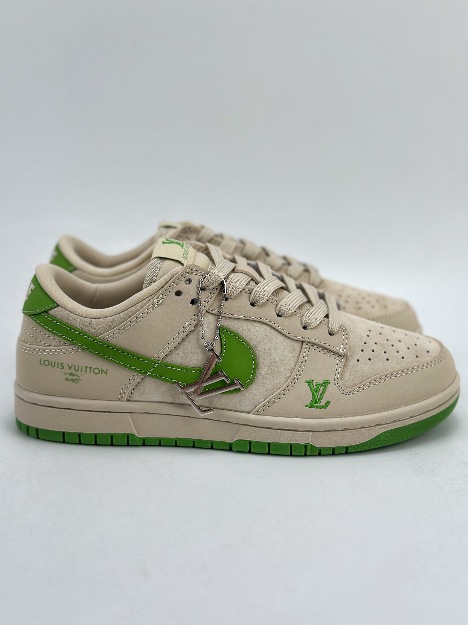 280 Nike SB Dunk Low x Louis Vuitton 翻毛棕绿 XB3802-345