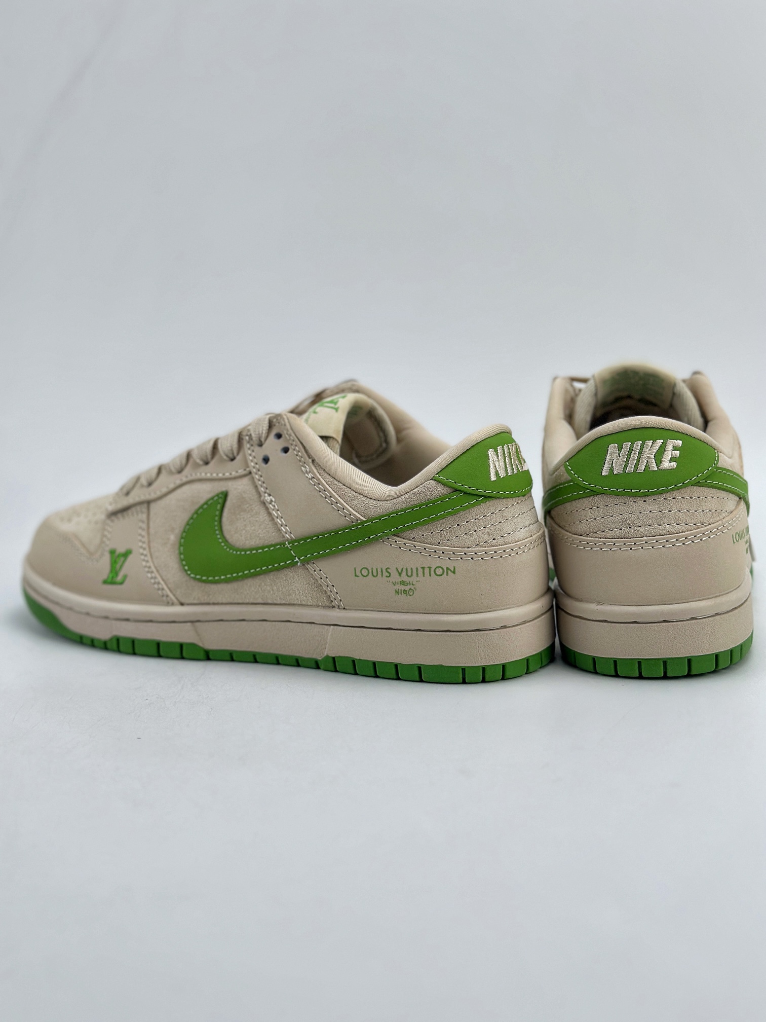 280 Nike SB Dunk Low x Louis Vuitton 翻毛棕绿 XB3802-345