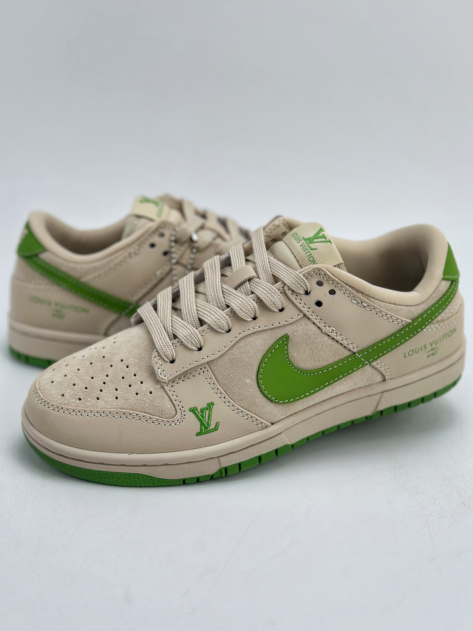 280 Nike SB Dunk Low x Louis Vuitton 翻毛棕绿 XB3802-345