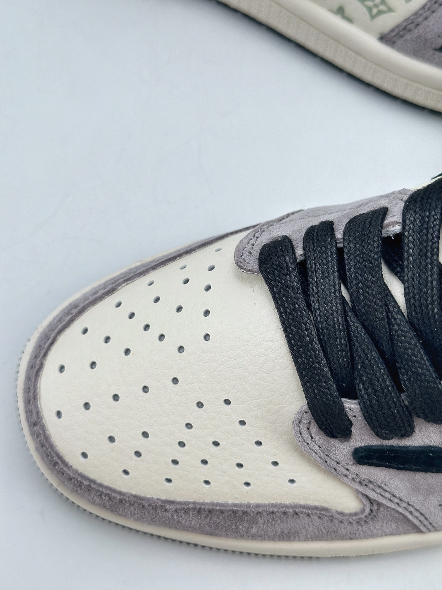 280 Travis Scott x Nike Air Jordan 1 Low x Louis Vuitton 三方联名 Air Jordan 1 Low 反转白浅紫黑倒钩 SJ2068-101