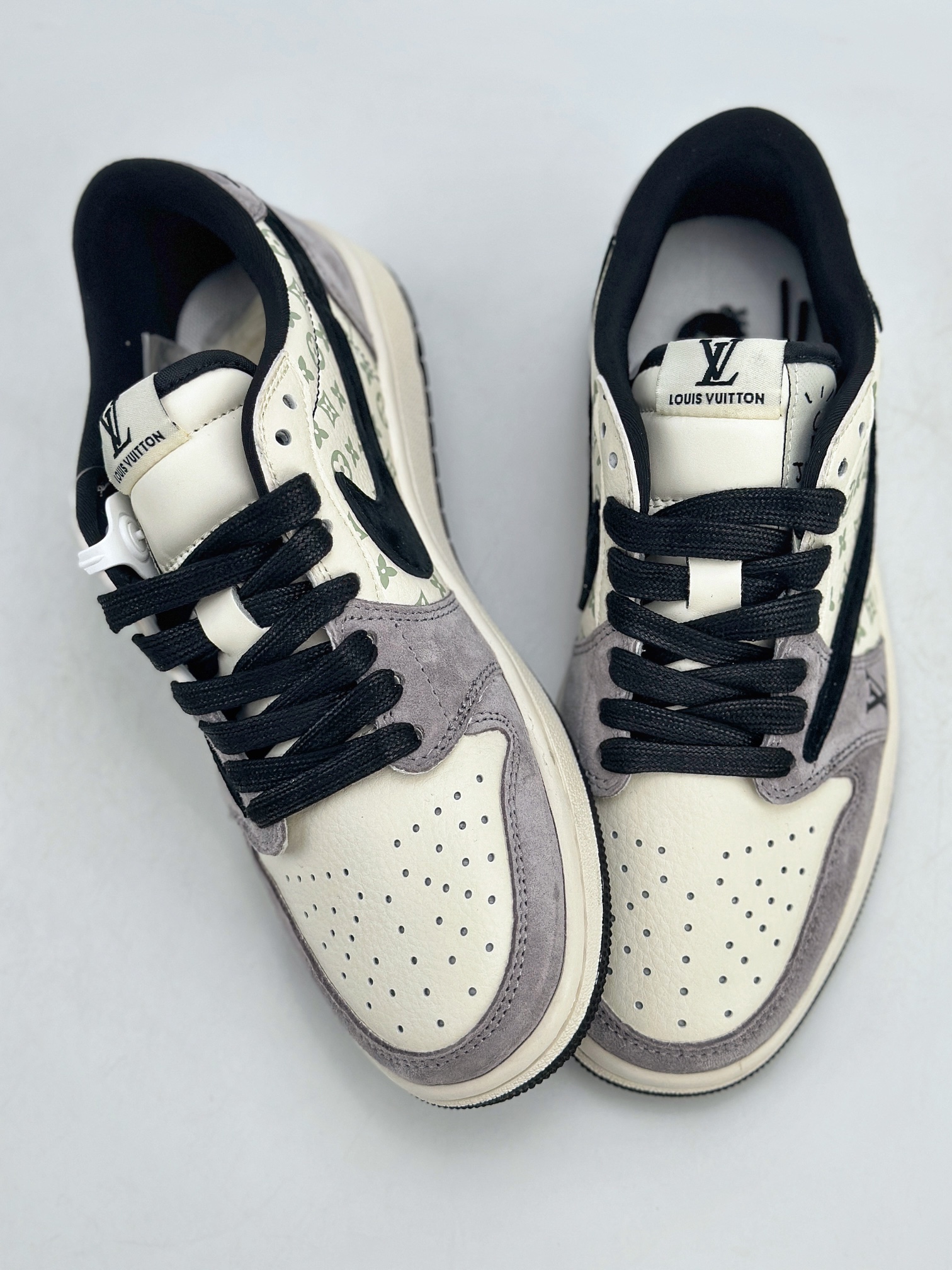 280 Travis Scott x Nike Air Jordan 1 Low x Louis Vuitton 三方联名 Air Jordan 1 Low 反转白浅紫黑倒钩 SJ2068-101