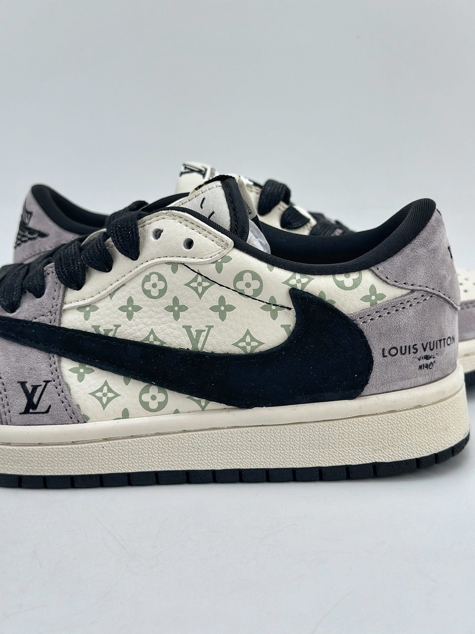 280 Travis Scott x Nike Air Jordan 1 Low x Louis Vuitton 三方联名 Air Jordan 1 Low 反转白浅紫黑倒钩 SJ2068-101