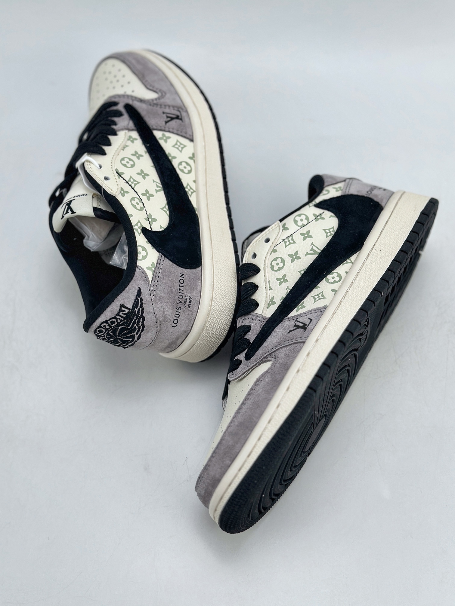 280 Travis Scott x Nike Air Jordan 1 Low x Louis Vuitton 三方联名 Air Jordan 1 Low 反转白浅紫黑倒钩 SJ2068-101