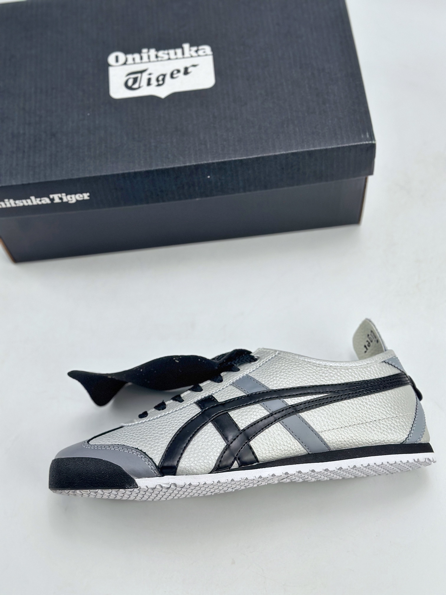 150 Onitsuka Tiger Mexico 66 Paraty 百搭单品 蒸汽木偶 雾都恋人 黑银 板鞋 1183B493-100