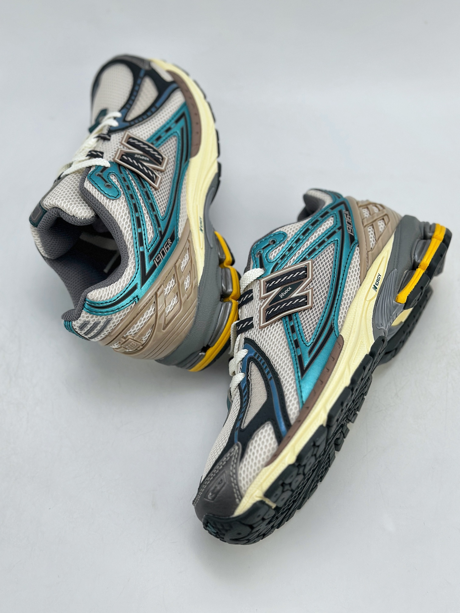 200 New Balance M1906系列 复古单品宝藏老爹鞋款 M1906RRC