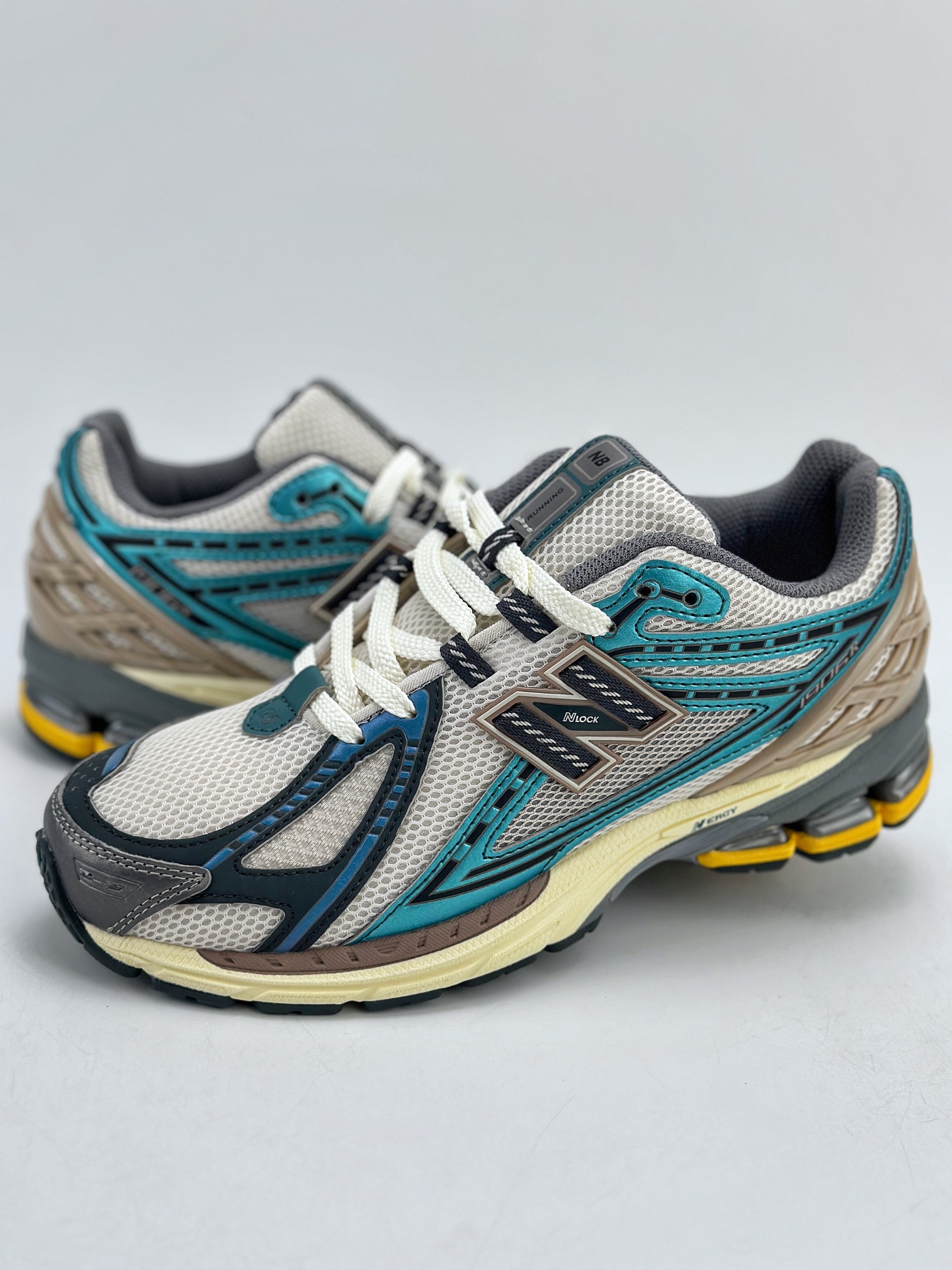 200 New Balance M1906系列 复古单品宝藏老爹鞋款 M1906RRC