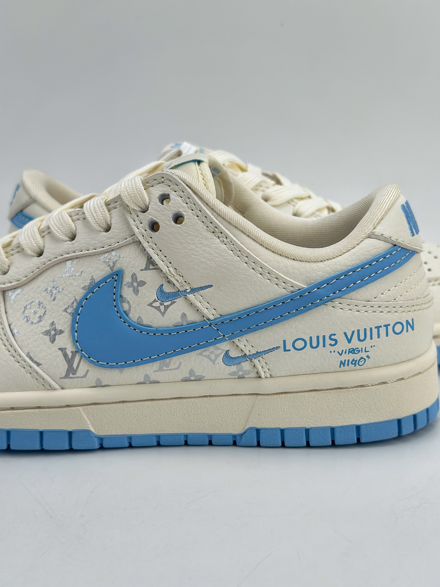 Nike SB Dunk Low x Louis Vuitton 白蓝双钩  CF3688-005