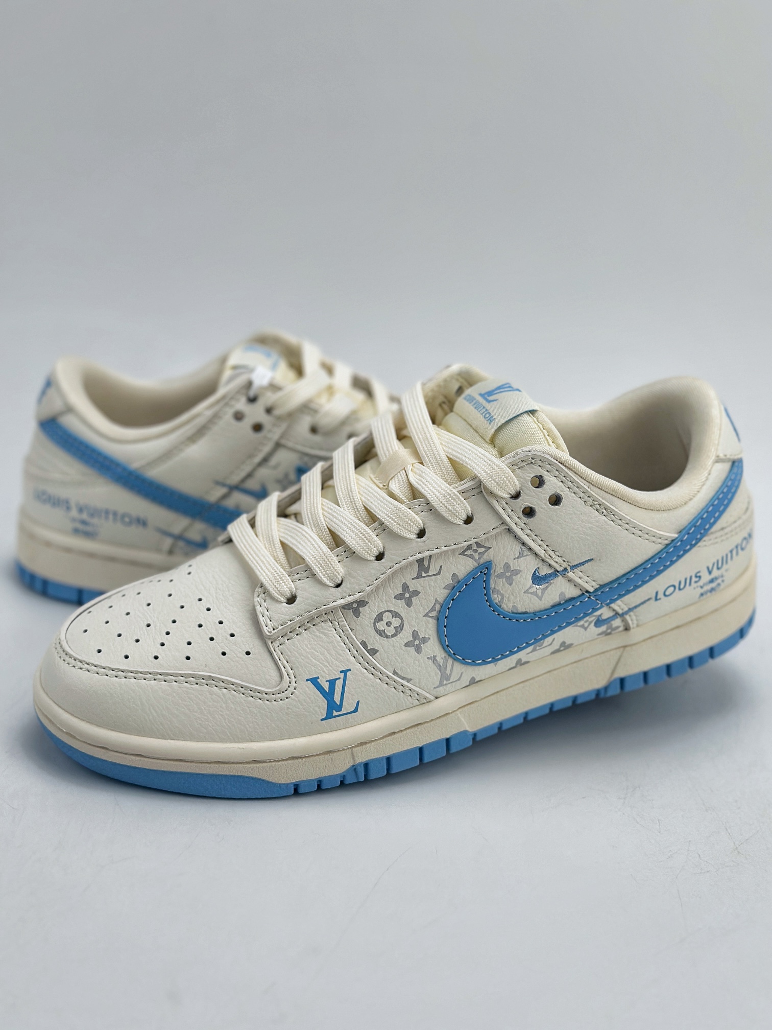 Nike SB Dunk Low x Louis Vuitton 白蓝双钩  CF3688-005