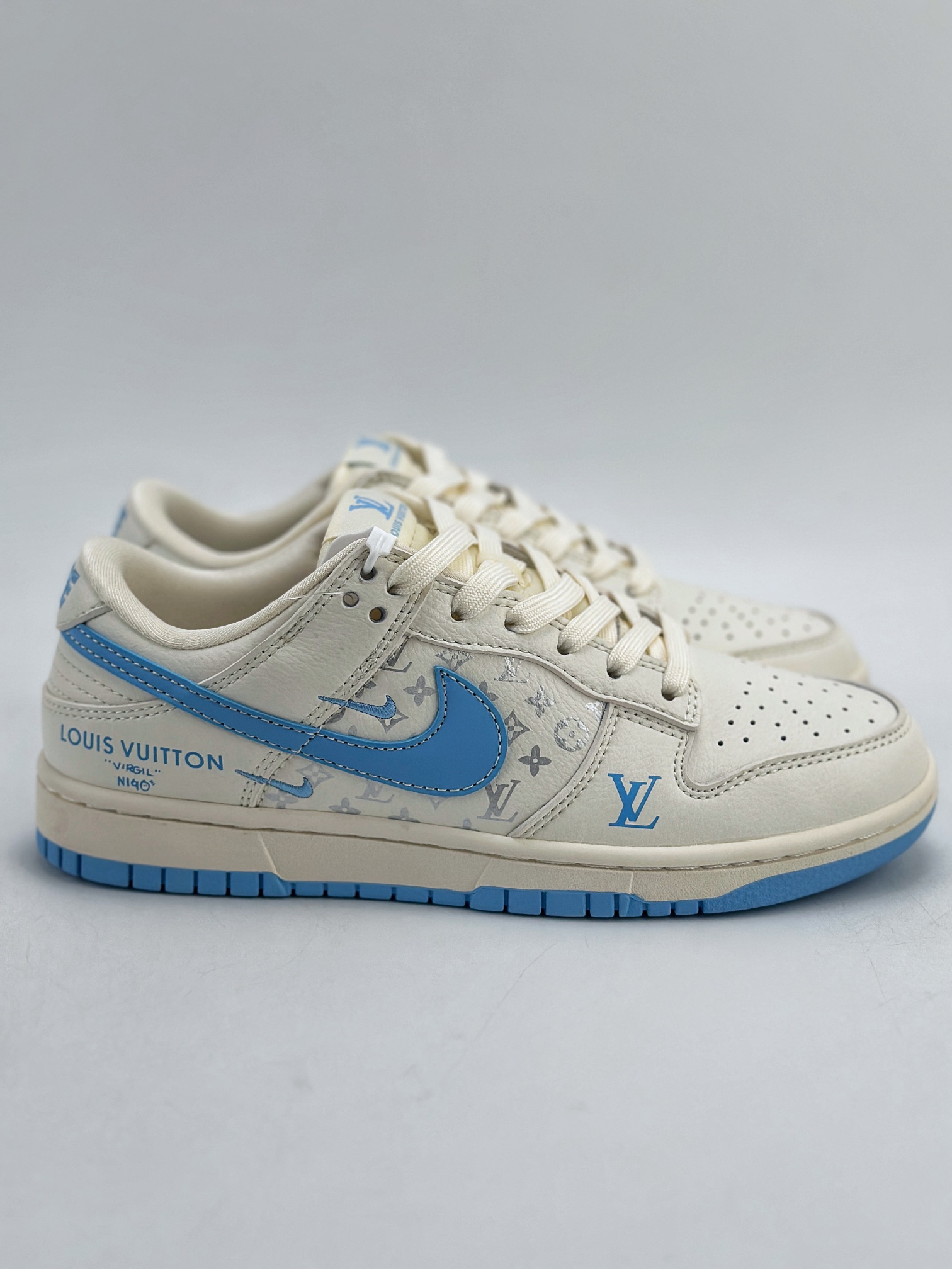 Nike SB Dunk Low x Louis Vuitton 白蓝双钩  CF3688-005