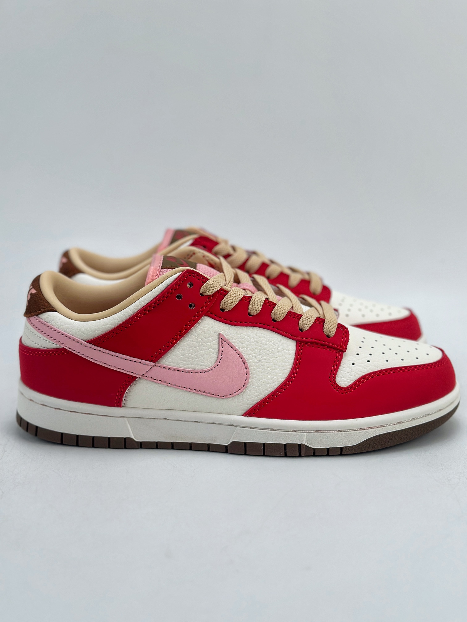 NIKE SB Dunk Low ”Sail and Spore Red” 米红粉  FB7910-600