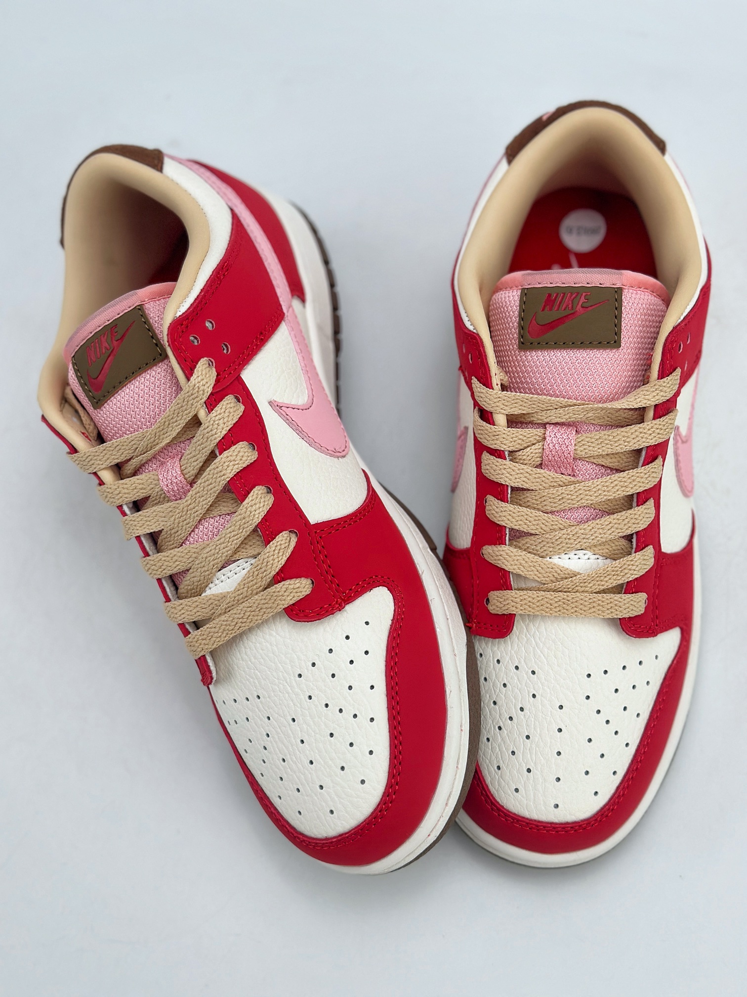 NIKE SB Dunk Low ”Sail and Spore Red” 米红粉  FB7910-600