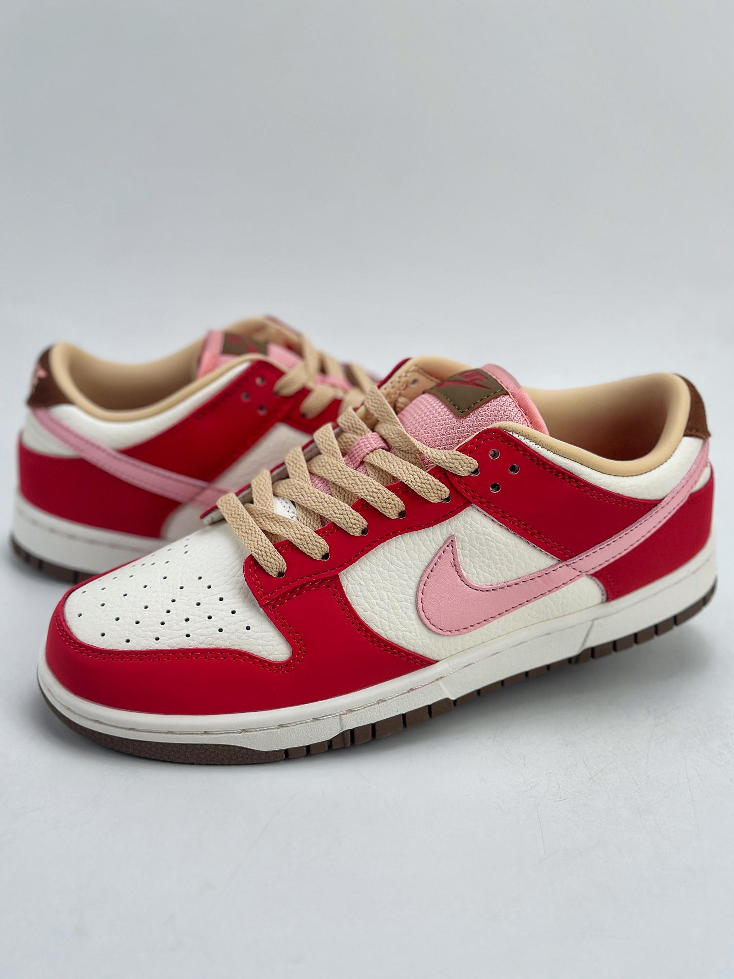 NIKE SB Dunk Low ”Sail and Spore Red” 米红粉  FB7910-600