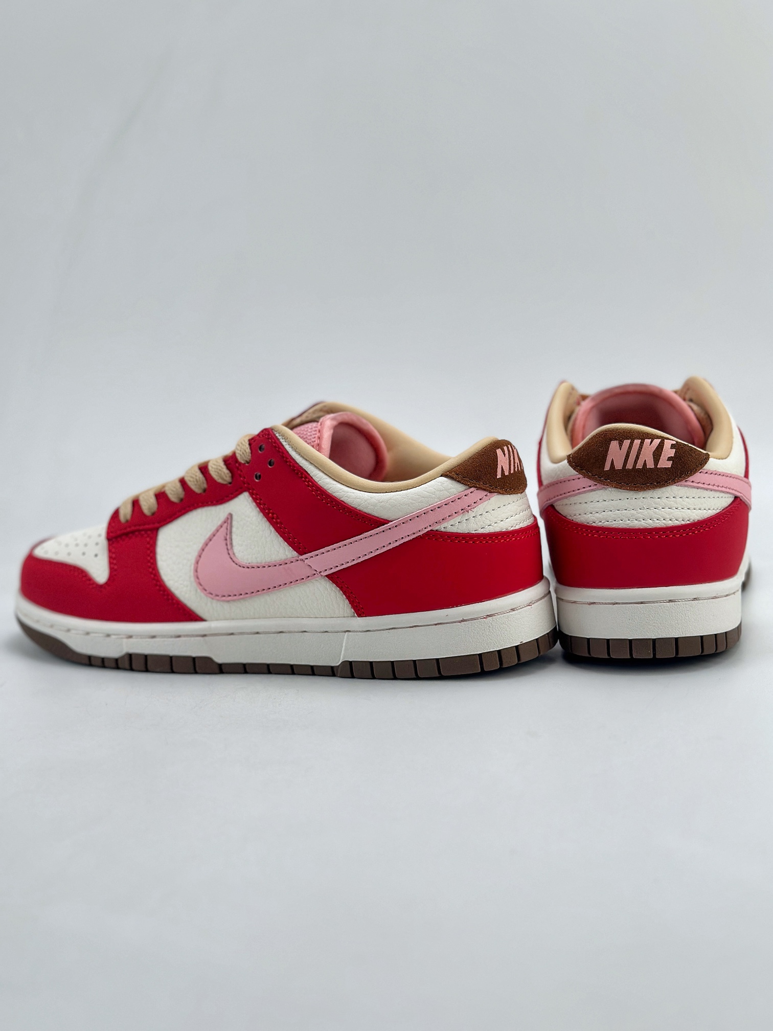 NIKE SB Dunk Low ”Sail and Spore Red” 米红粉  FB7910-600