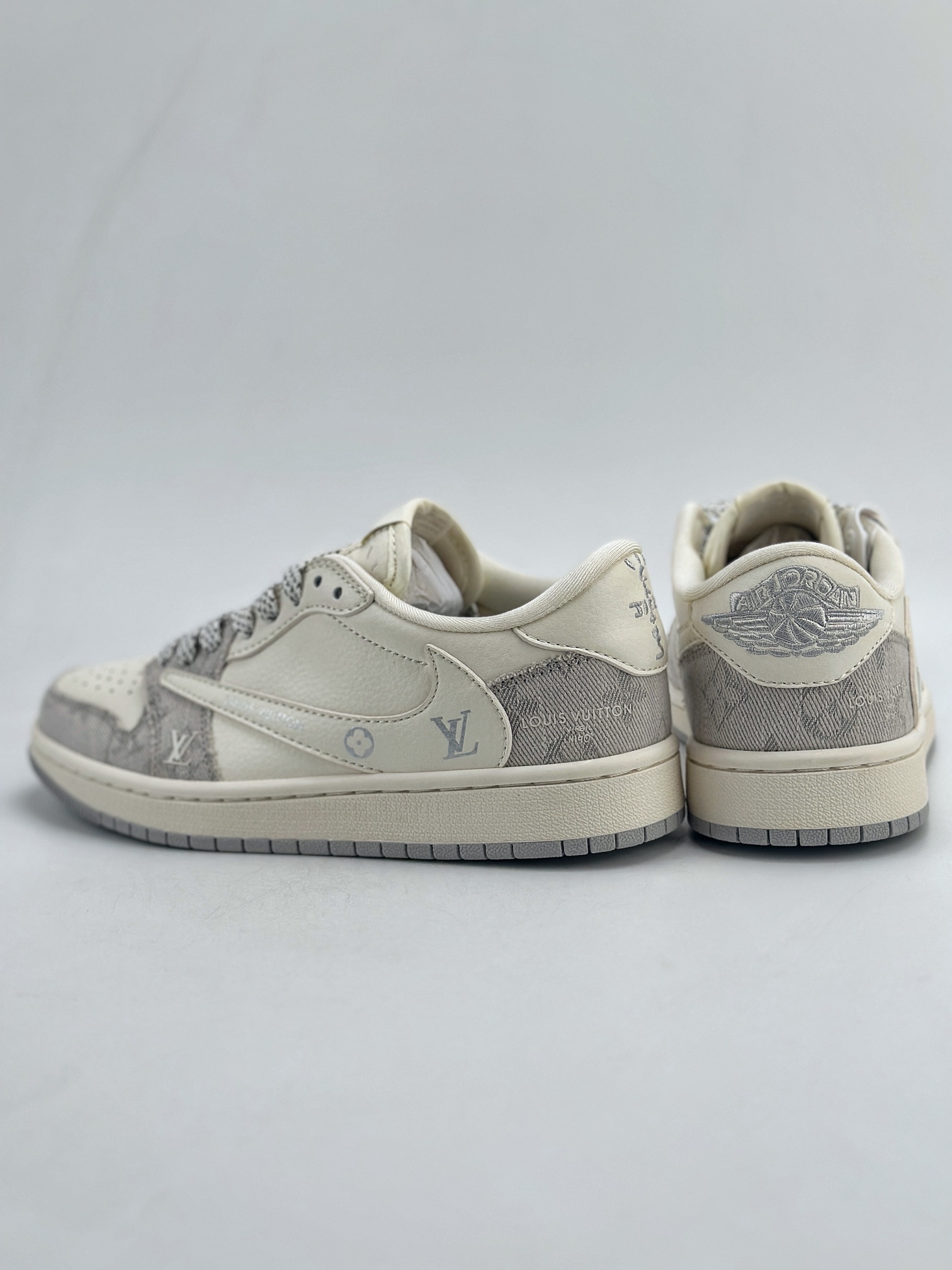 Travis Scott x Nike Air Jordan 1 Low x Louis Vuitton 三方联名 Air Jordan 1 Low 反转白灰牛仔布倒钩 LJ5188-004