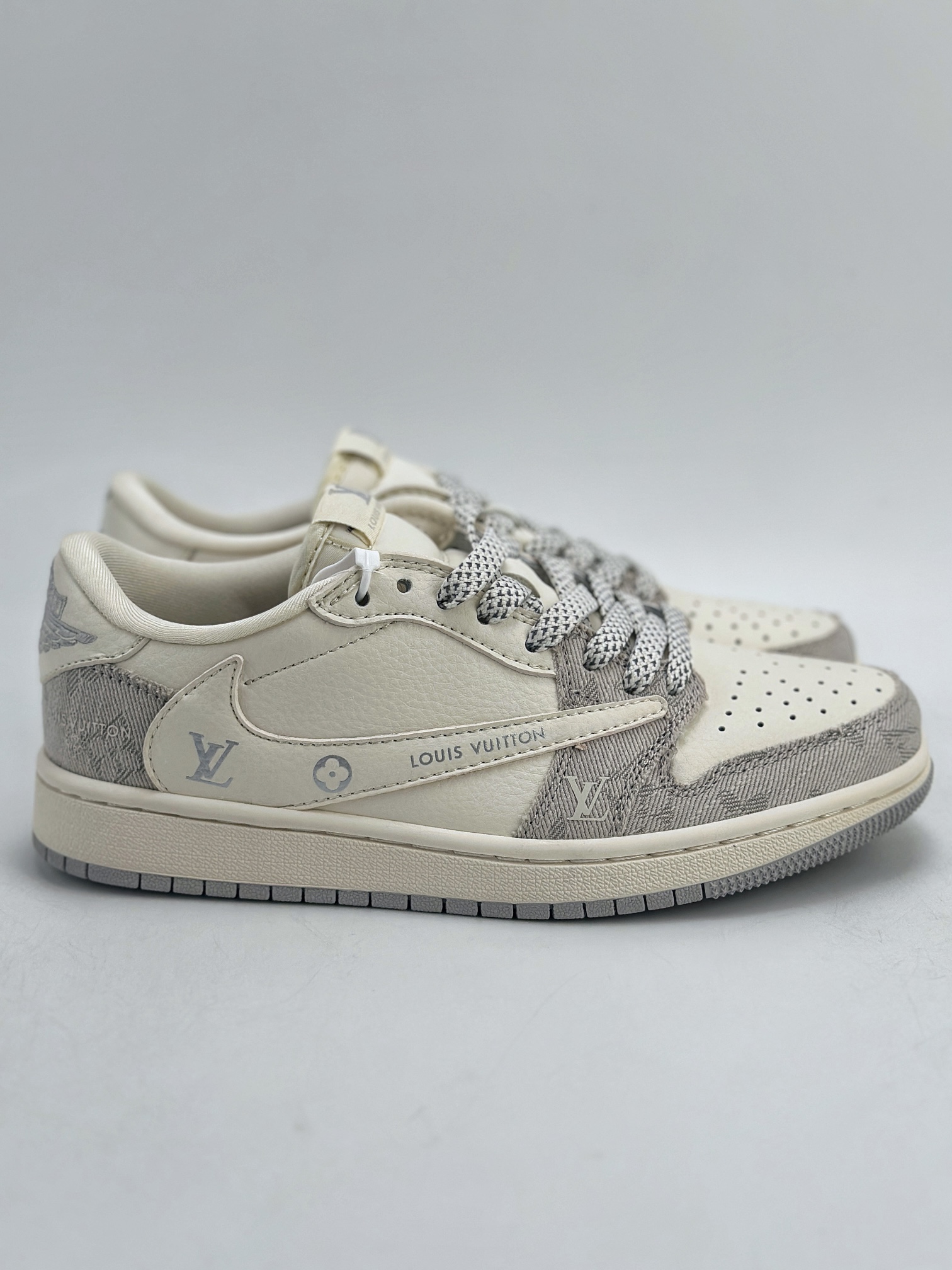 Travis Scott x Nike Air Jordan 1 Low x Louis Vuitton 三方联名 Air Jordan 1 Low 反转白灰牛仔布倒钩 LJ5188-004