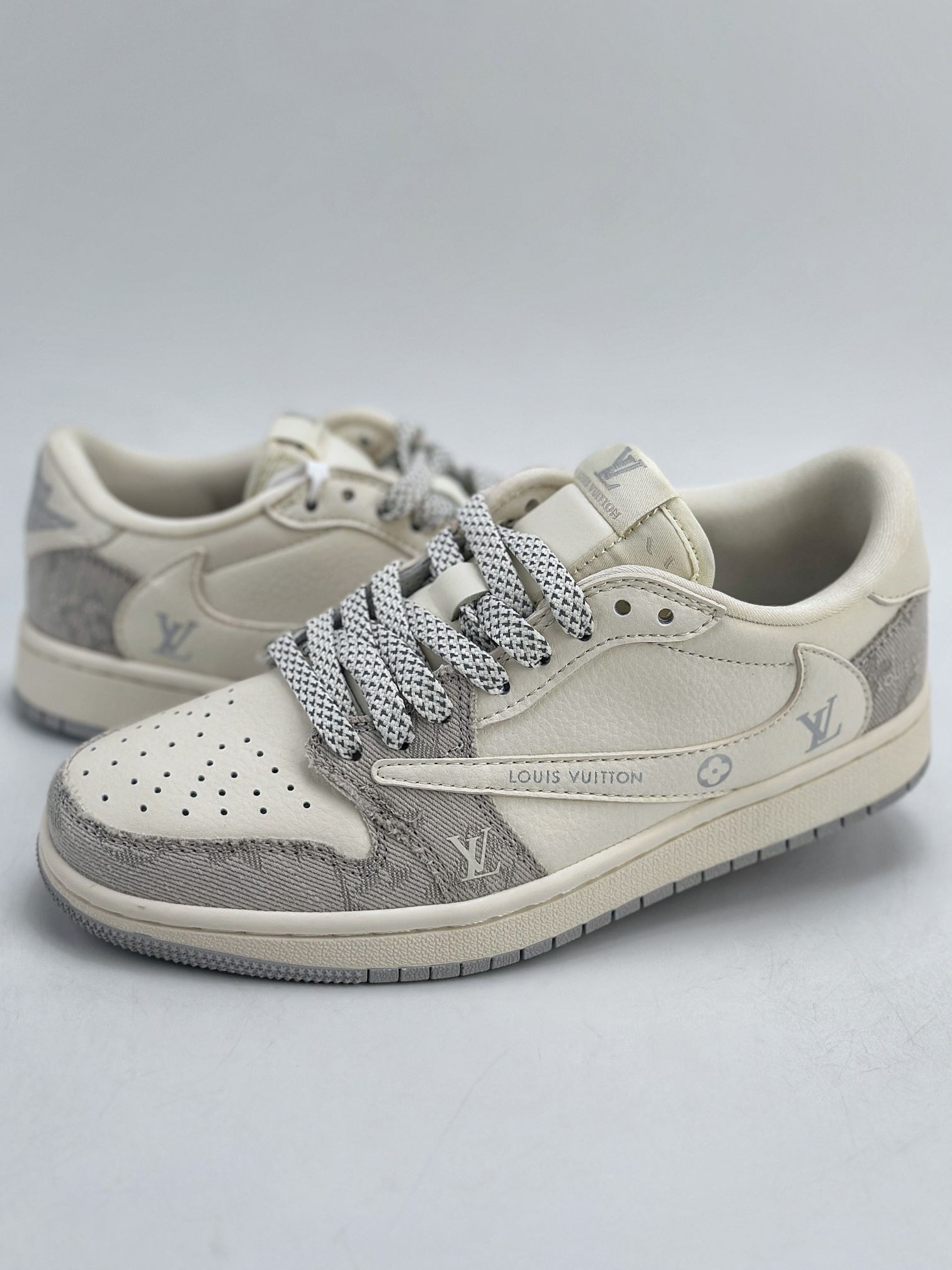 Travis Scott x Nike Air Jordan 1 Low x Louis Vuitton 三方联名 Air Jordan 1 Low 反转白灰牛仔布倒钩 LJ5188-004