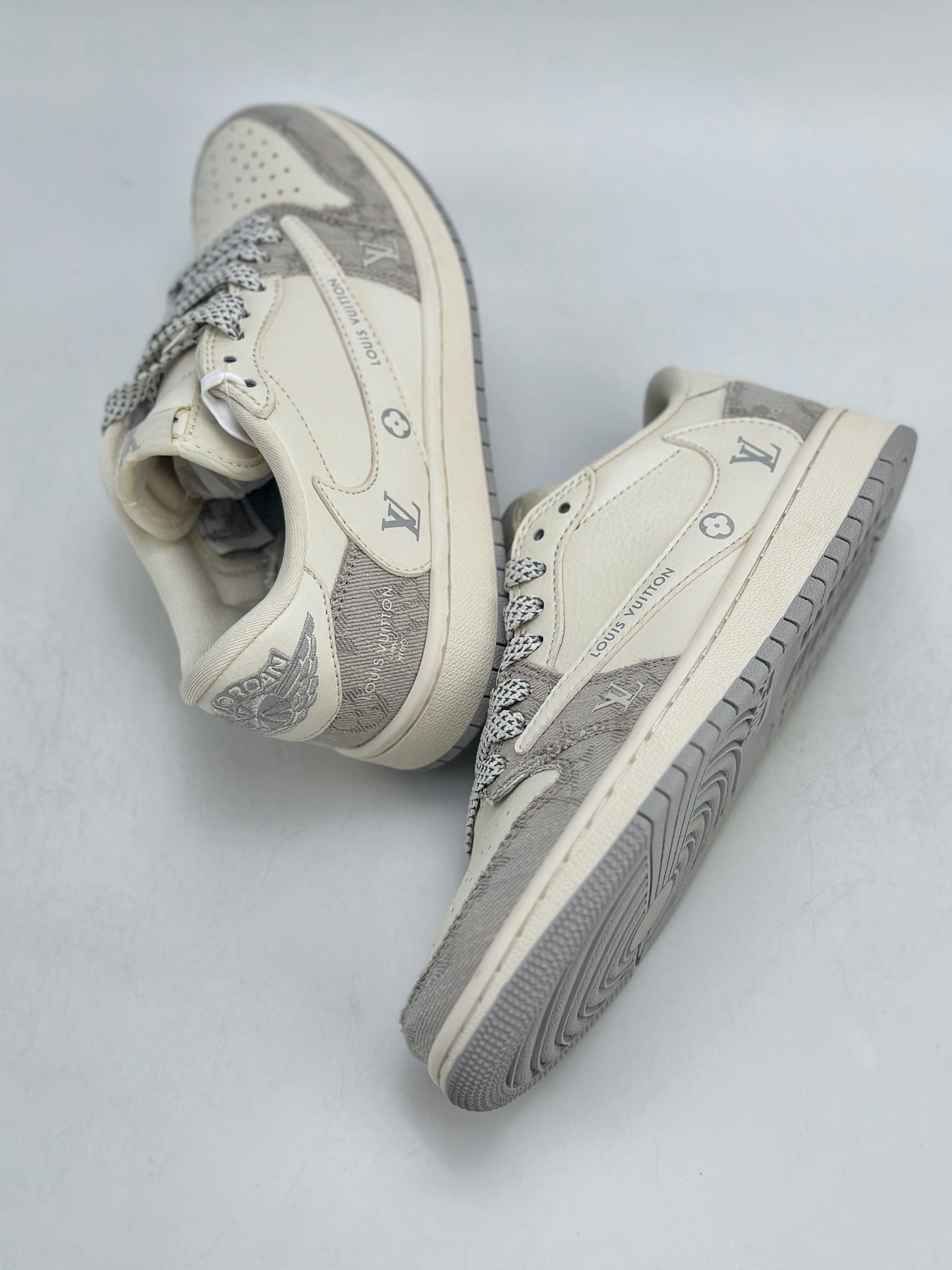 Travis Scott x Nike Air Jordan 1 Low x Louis Vuitton 三方联名 Air Jordan 1 Low 反转白灰牛仔布倒钩 LJ5188-004