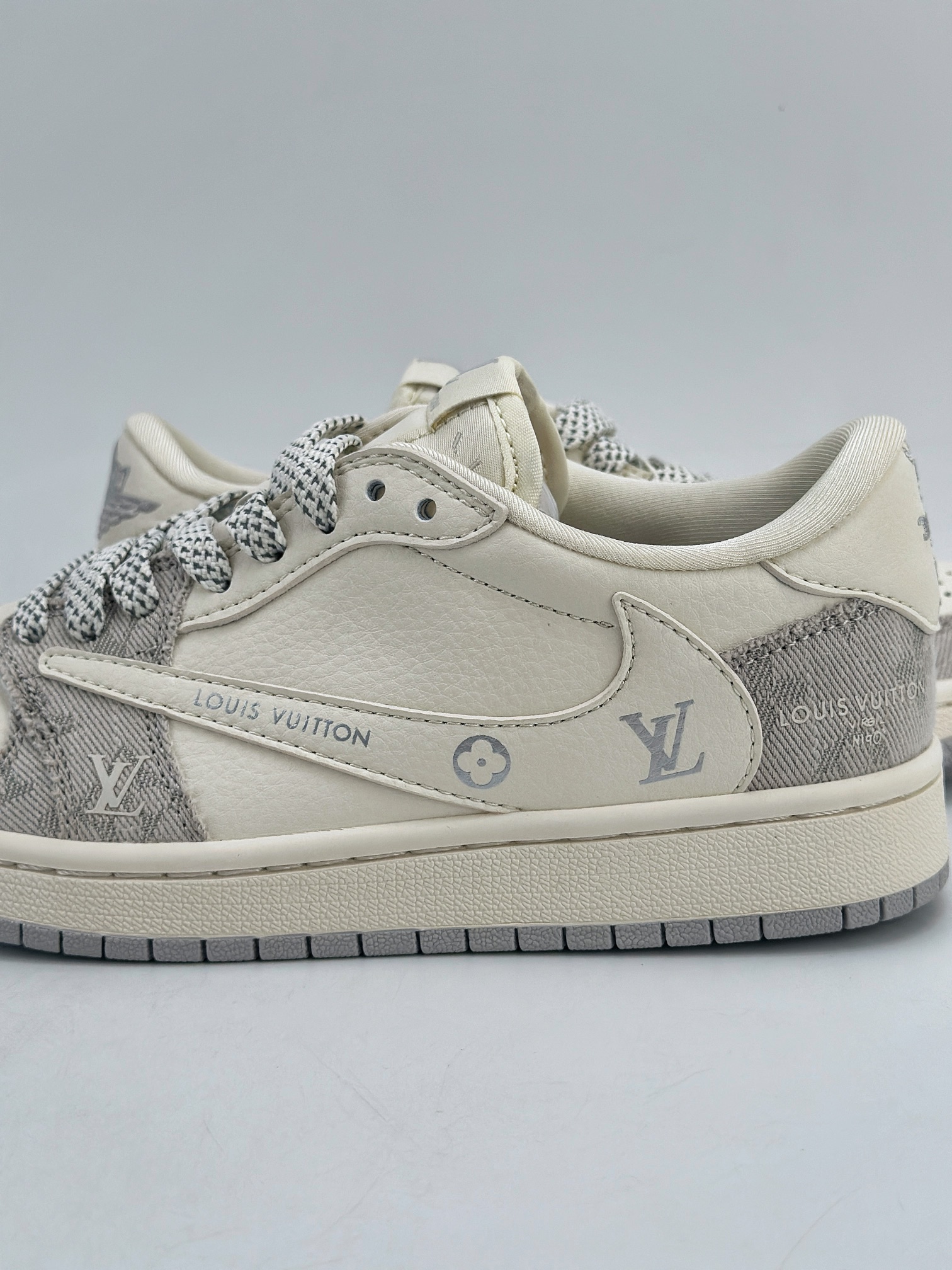 Travis Scott x Nike Air Jordan 1 Low x Louis Vuitton 三方联名 Air Jordan 1 Low 反转白灰牛仔布倒钩 LJ5188-004