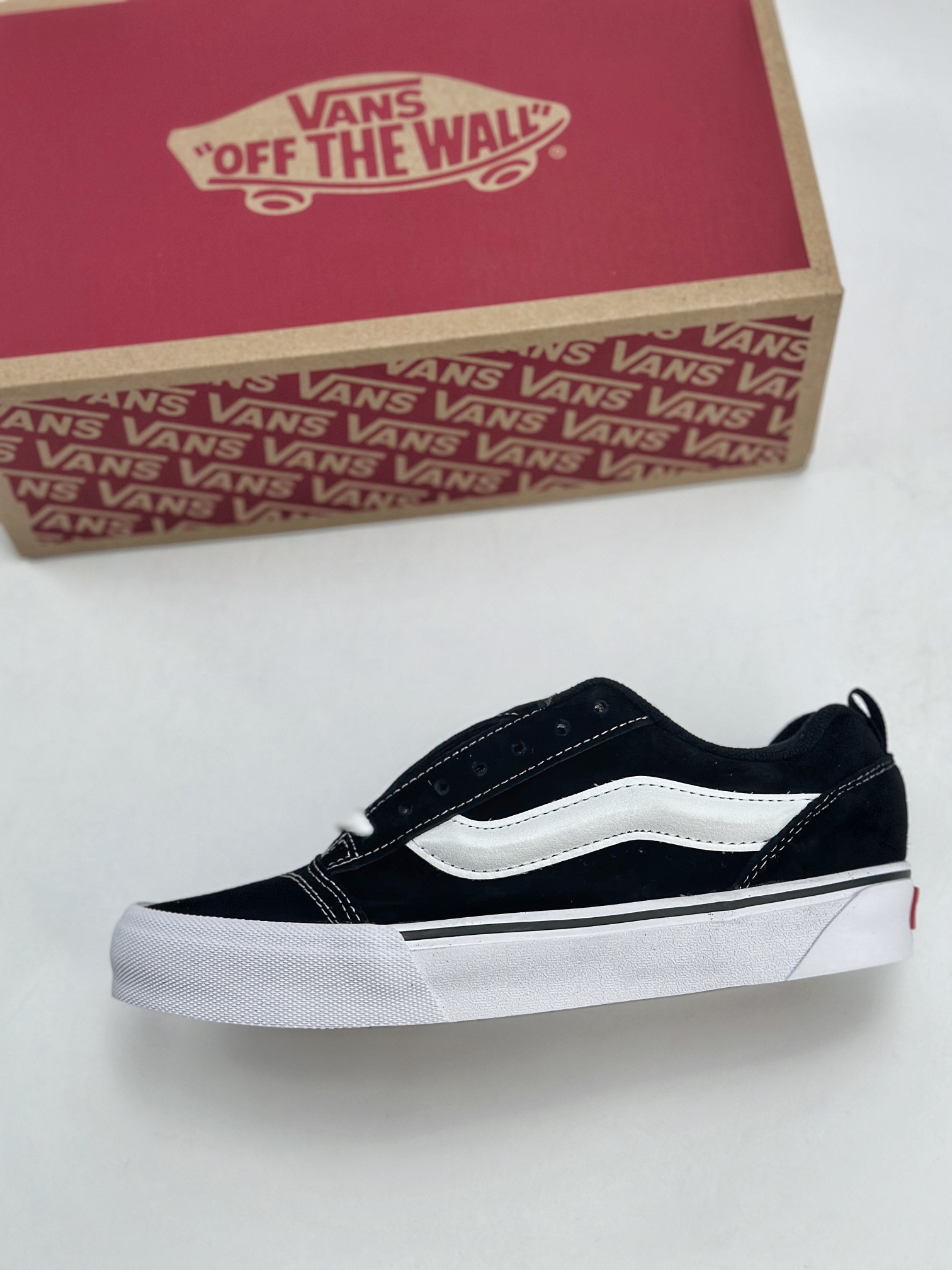 Vans Classics Knu Skool 经典黑白面包鞋