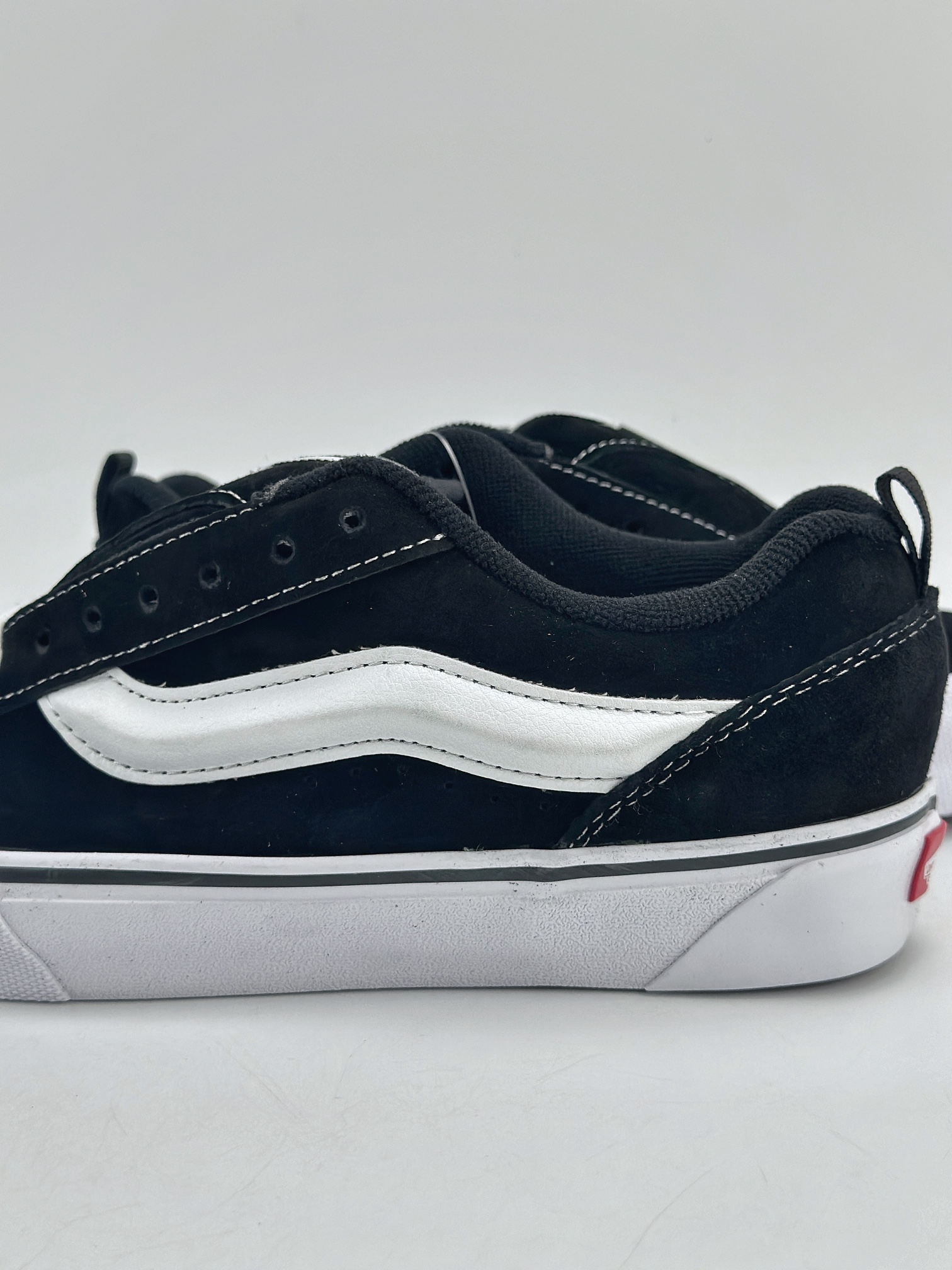 Vans Classics Knu Skool 经典黑白面包鞋