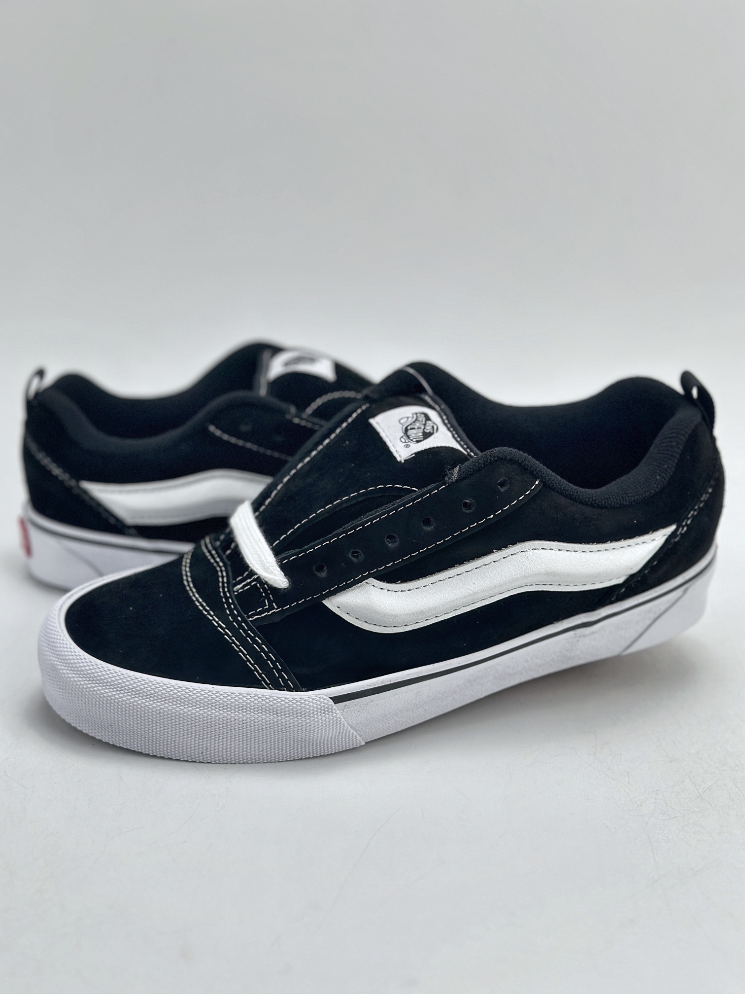 Vans Classics Knu Skool 经典黑白面包鞋