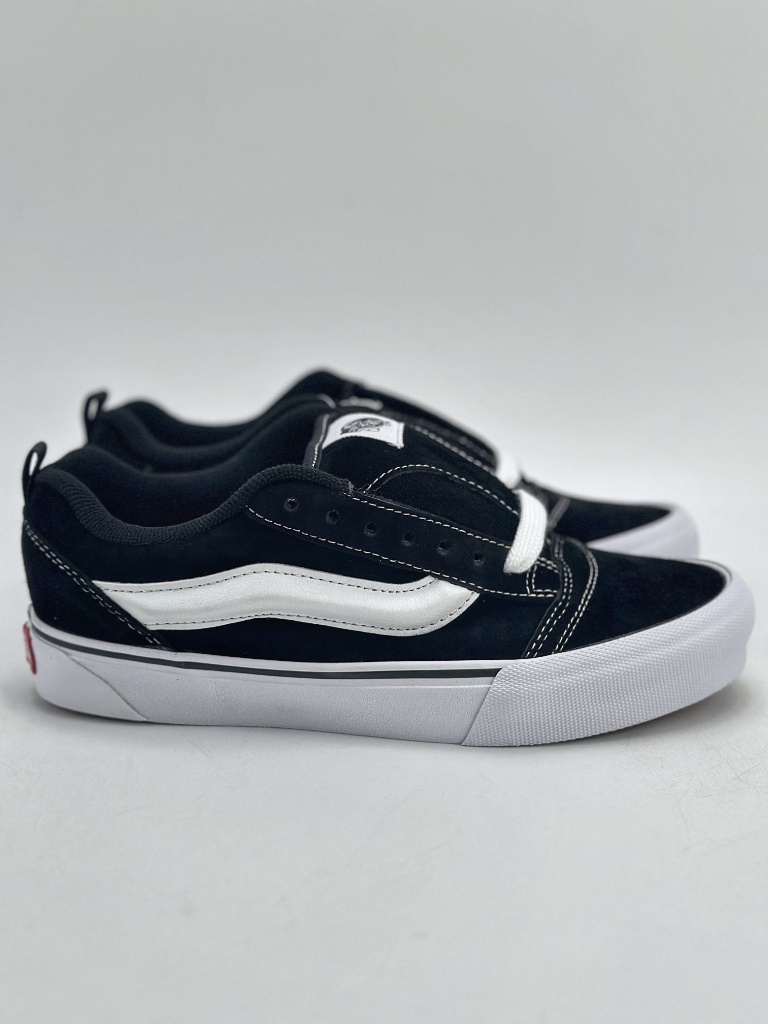 Vans Classics Knu Skool 经典黑白面包鞋