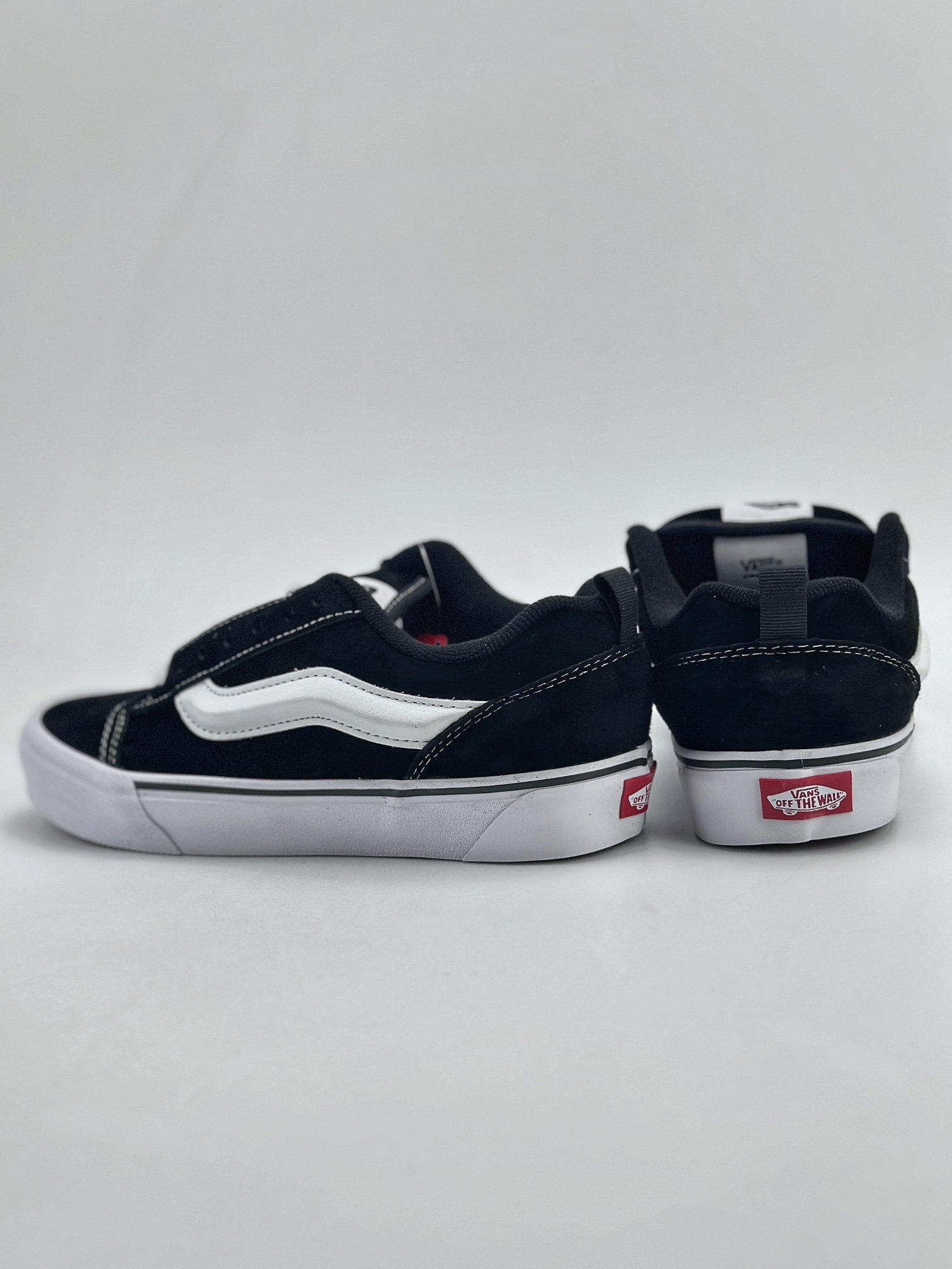 Vans Classics Knu Skool 经典黑白面包鞋