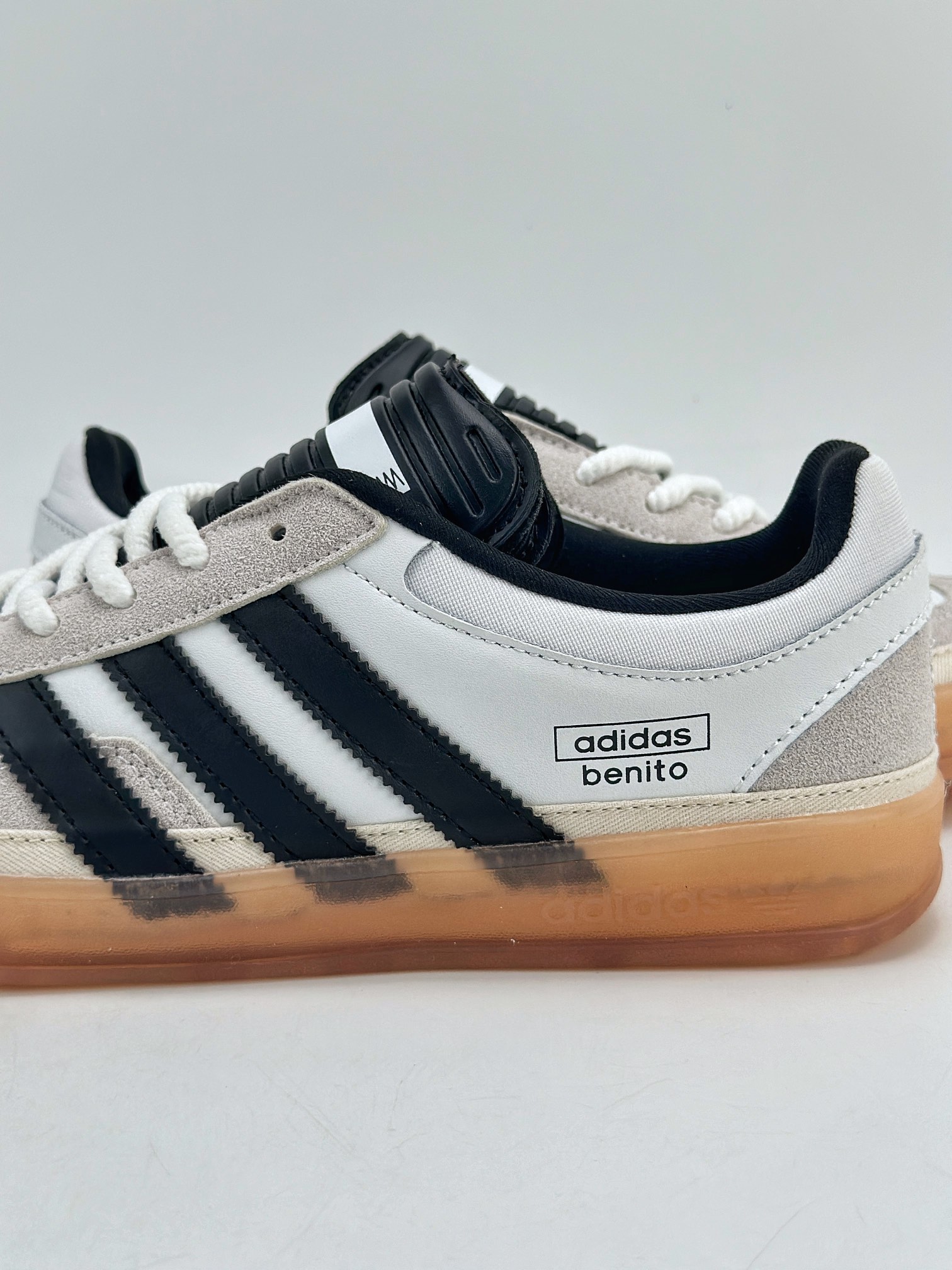 adidas Originals Gazelle INdoor x Bad Bunny 坏痞兔白黑 三叶草休闲防滑耐磨低帮板鞋  IF9735