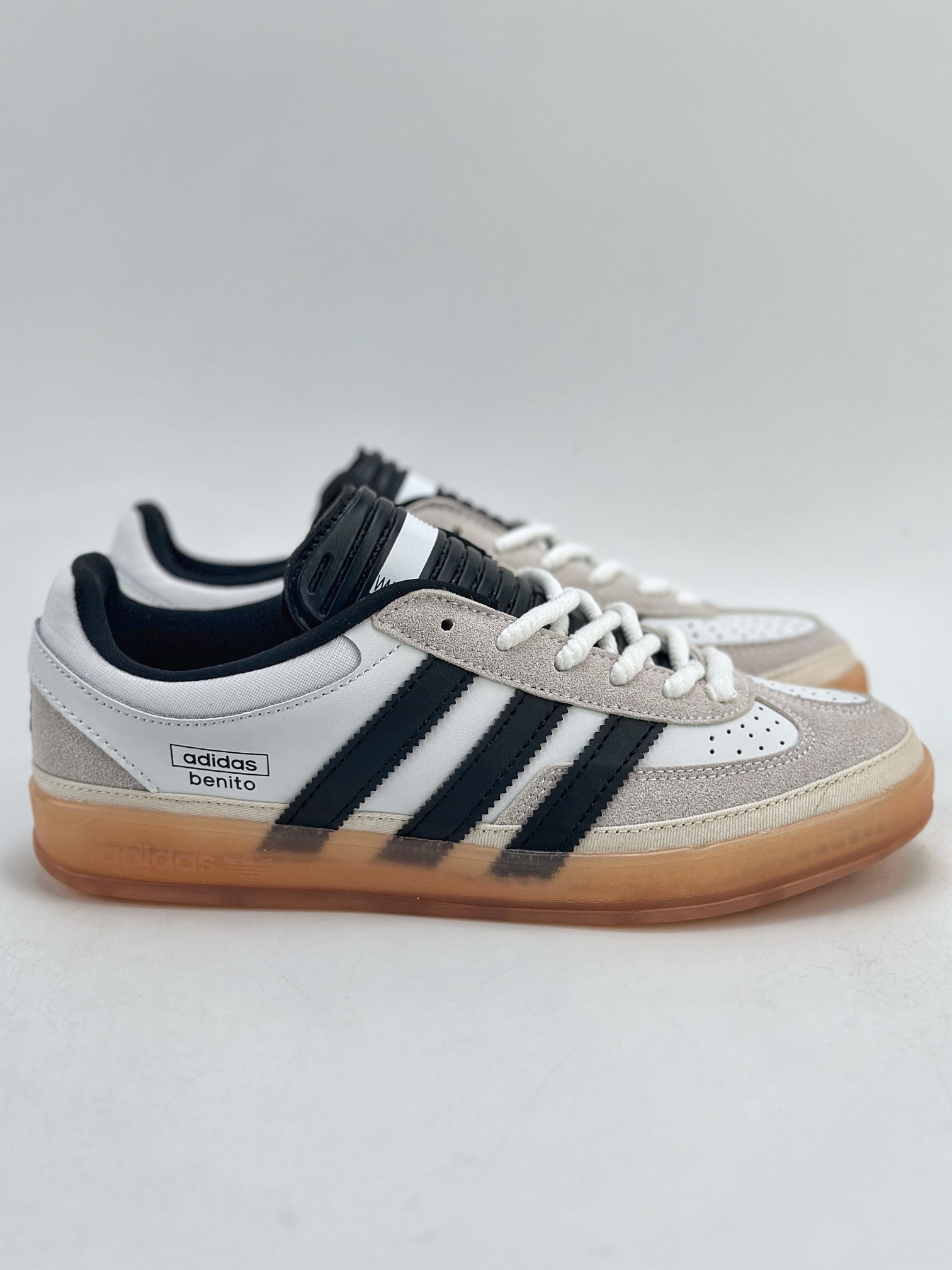 adidas Originals Gazelle INdoor x Bad Bunny 坏痞兔白黑 三叶草休闲防滑耐磨低帮板鞋  IF9735