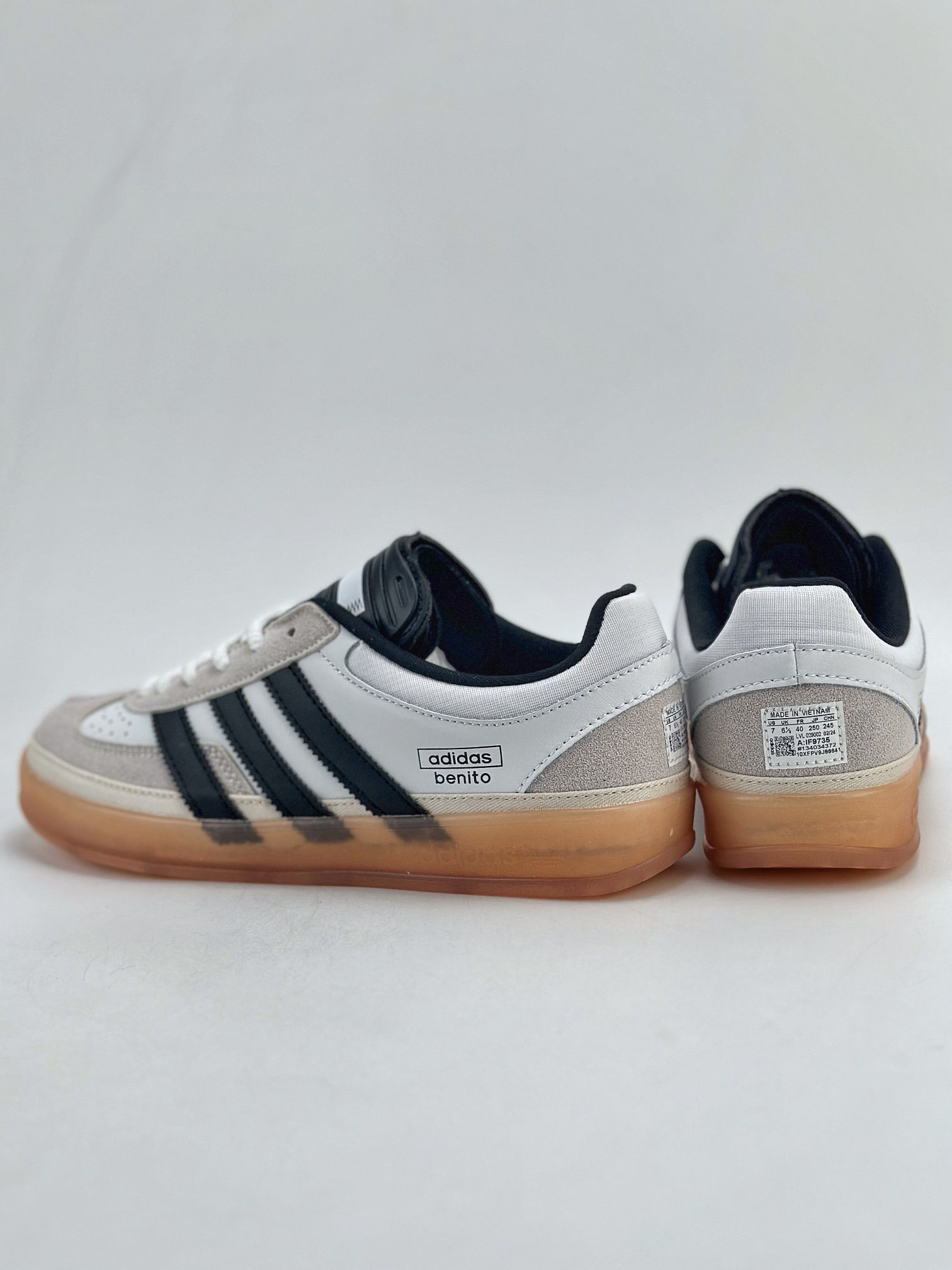 adidas Originals Gazelle INdoor x Bad Bunny 坏痞兔白黑 三叶草休闲防滑耐磨低帮板鞋  IF9735