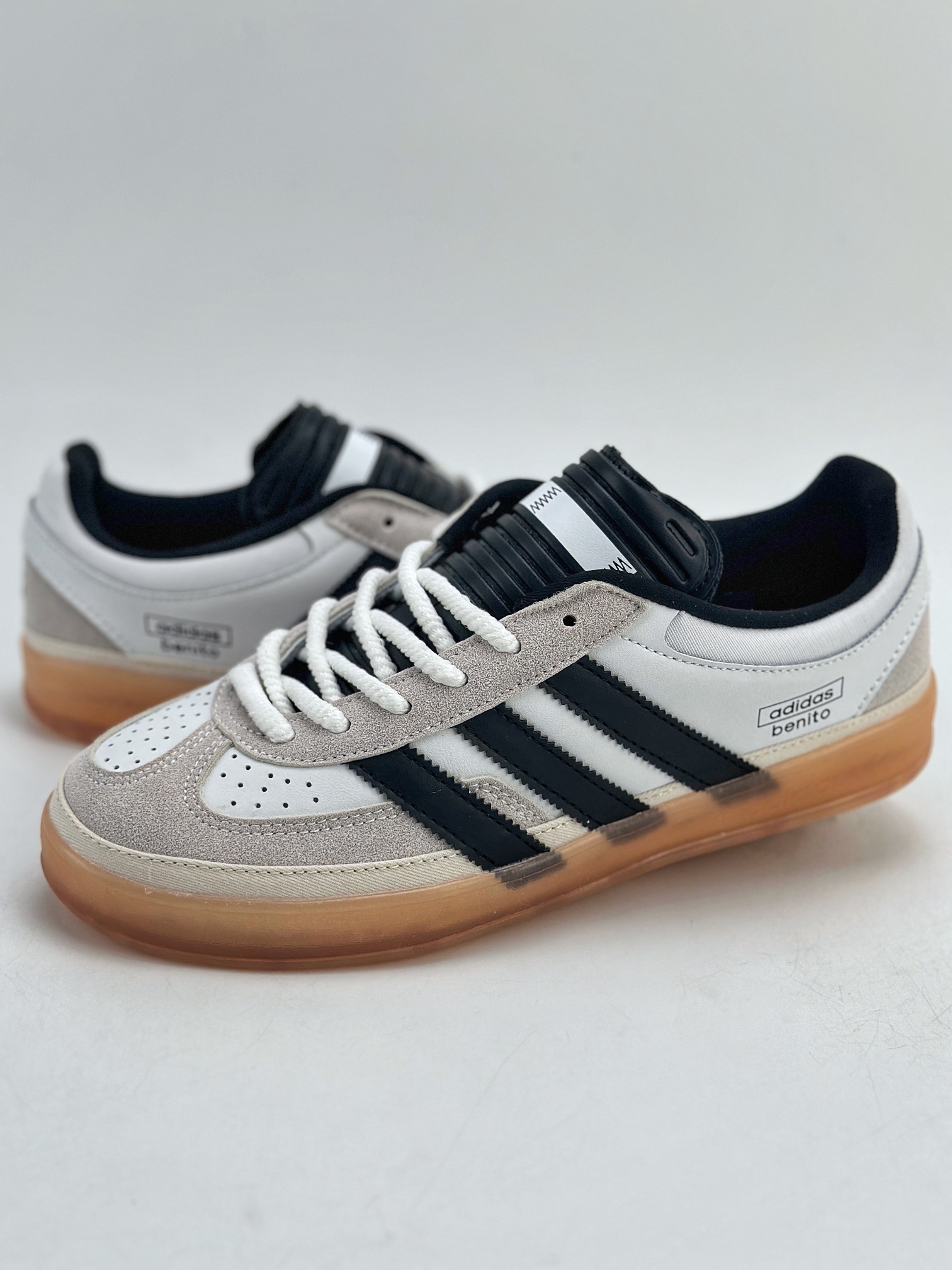 adidas Originals Gazelle INdoor x Bad Bunny 坏痞兔白黑 三叶草休闲防滑耐磨低帮板鞋  IF9735