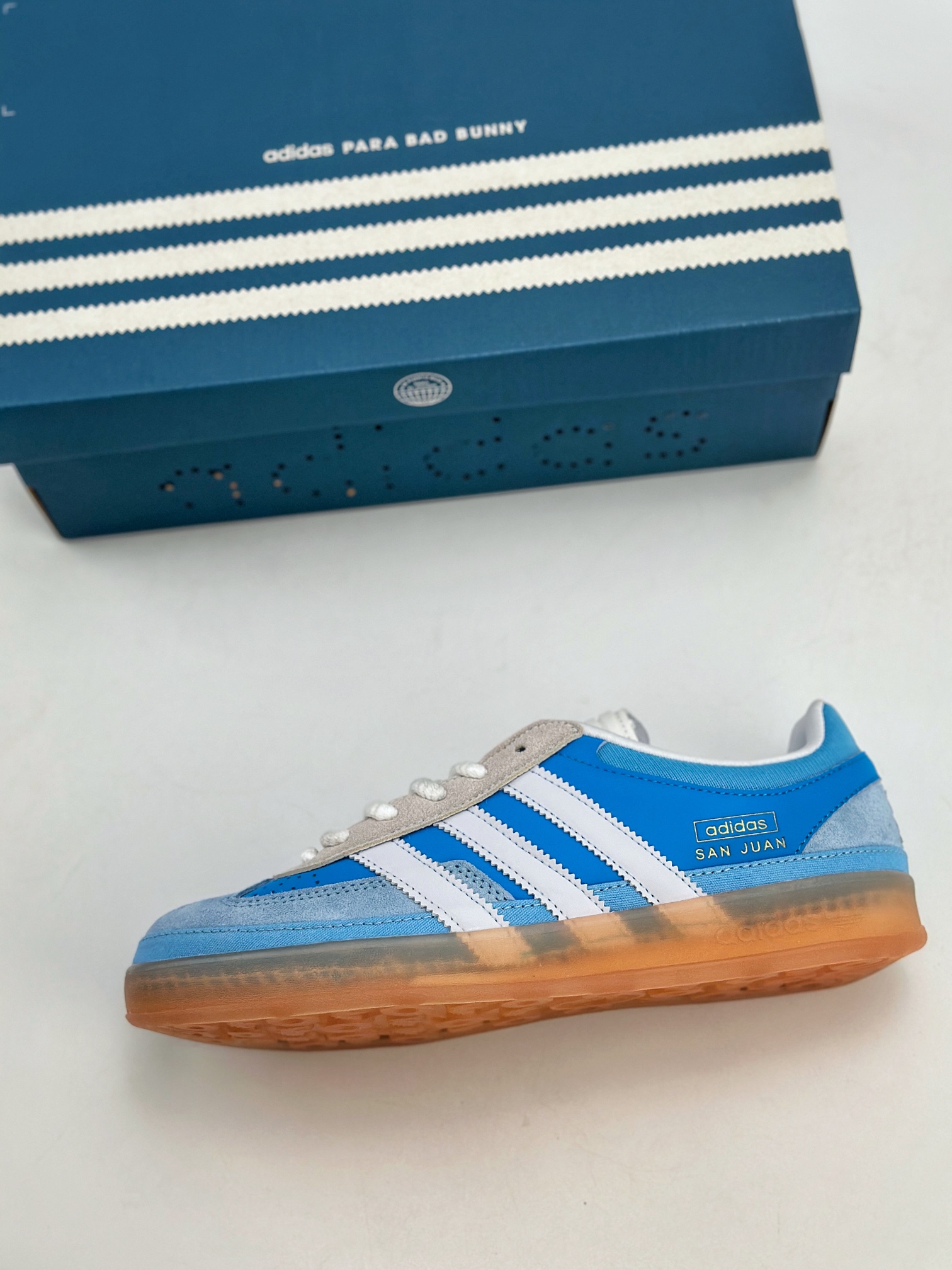 adidas Originals Gazelle INdoor x Bad Bunny 坏痞兔蓝白三叶草休闲防滑耐磨低帮板鞋   IF9734