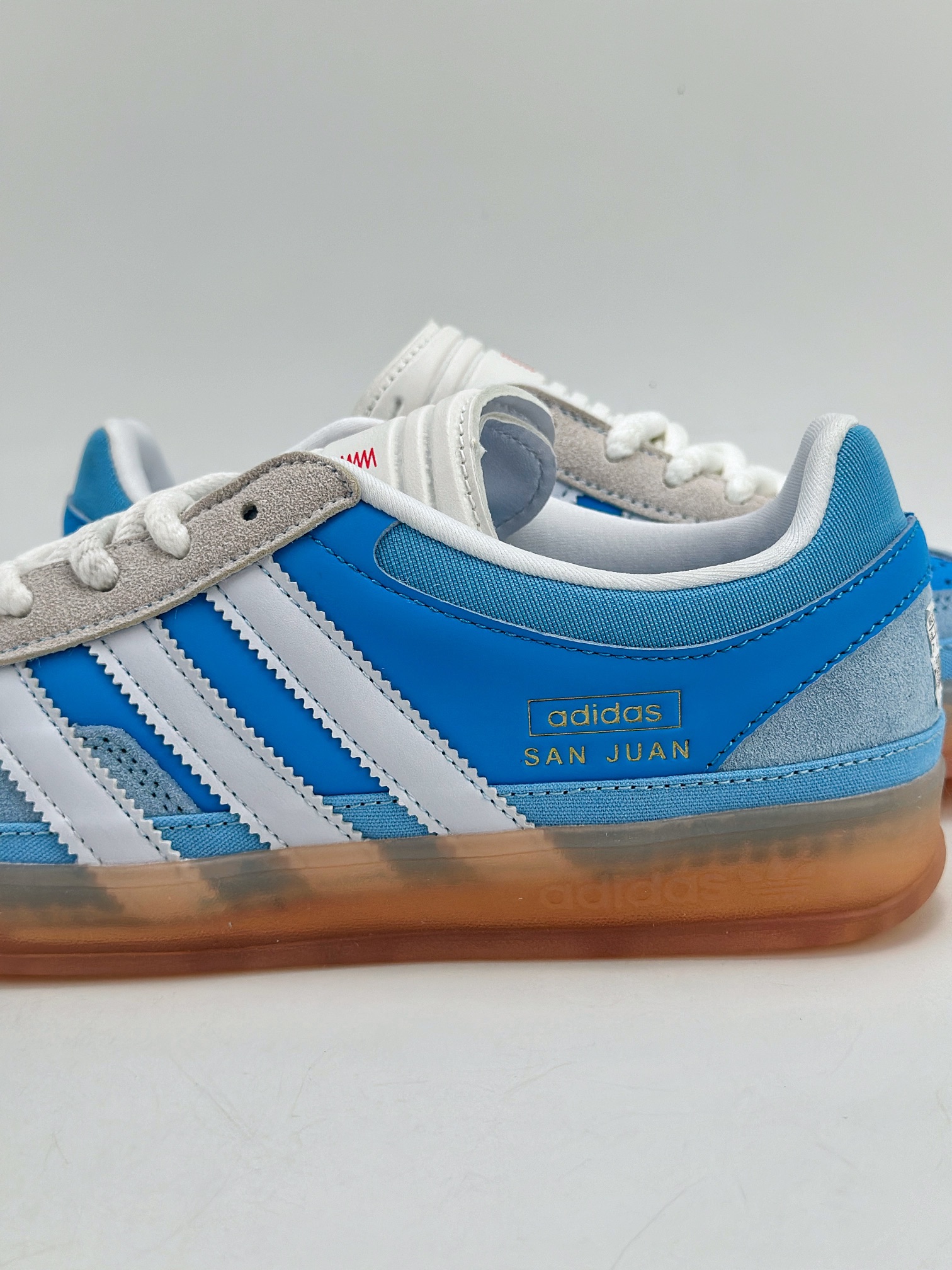 adidas Originals Gazelle INdoor x Bad Bunny 坏痞兔蓝白三叶草休闲防滑耐磨低帮板鞋   IF9734