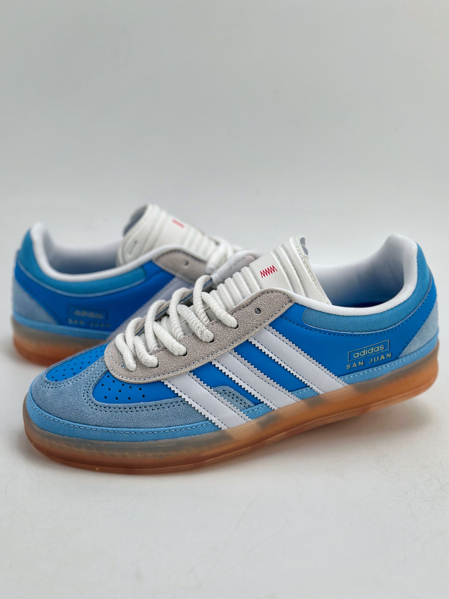 adidas Originals Gazelle INdoor x Bad Bunny 坏痞兔蓝白三叶草休闲防滑耐磨低帮板鞋   IF9734